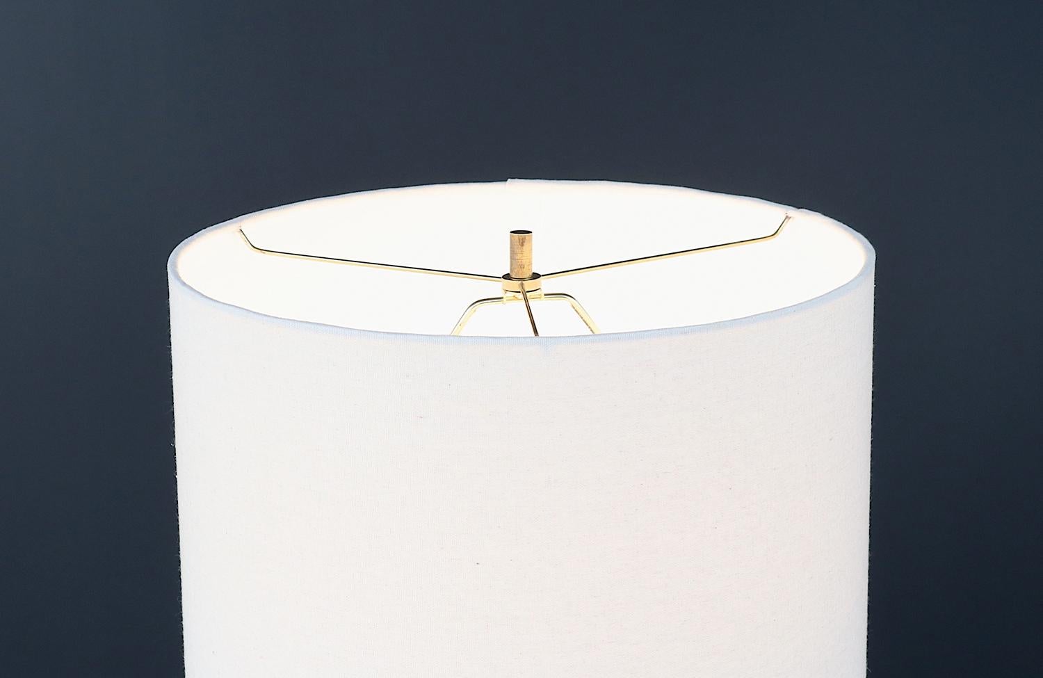 Expertly Restored -Mid-Century Sculpted Walnut Base with Brass Accent Table Lamp For Sale 2