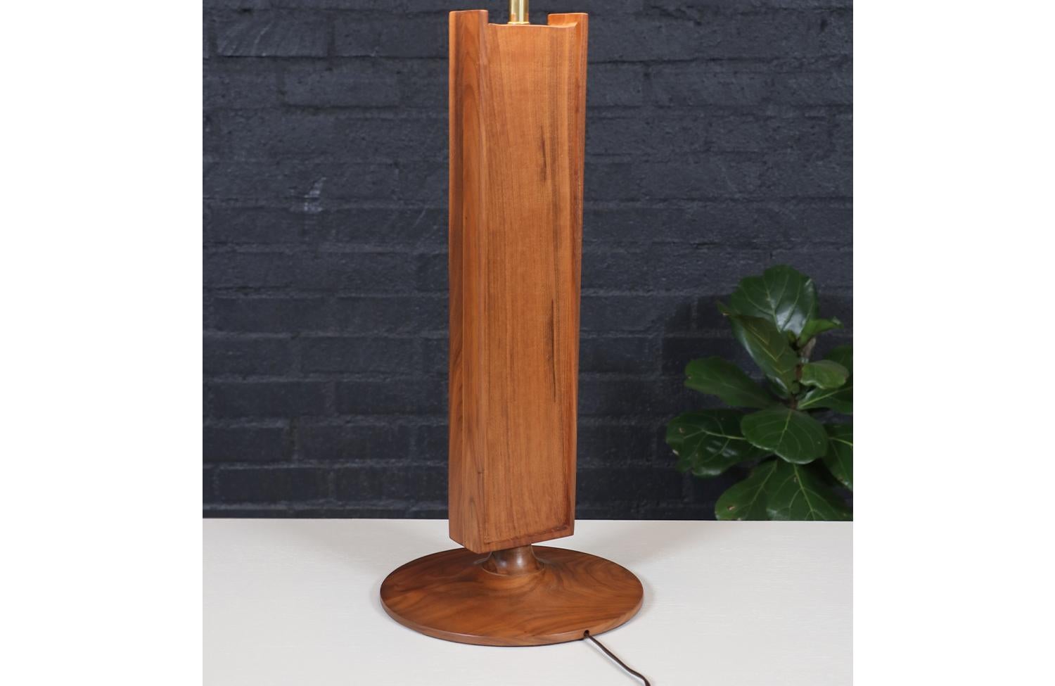Expertly Restored - Mid-Century Sculpted Walnut Table Lamp w/ Blue Mosaic Tiles For Sale 5