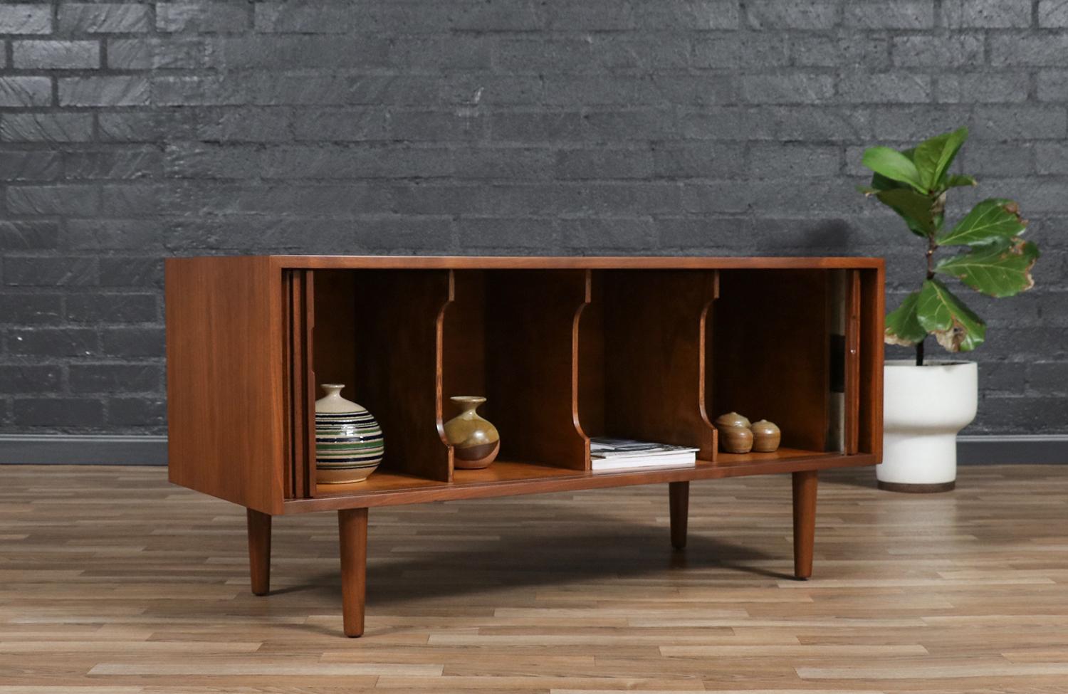 Mid-20th Century Expertly Restored - Milo Baughman Tambour-Door Credenza for Glenn of CA