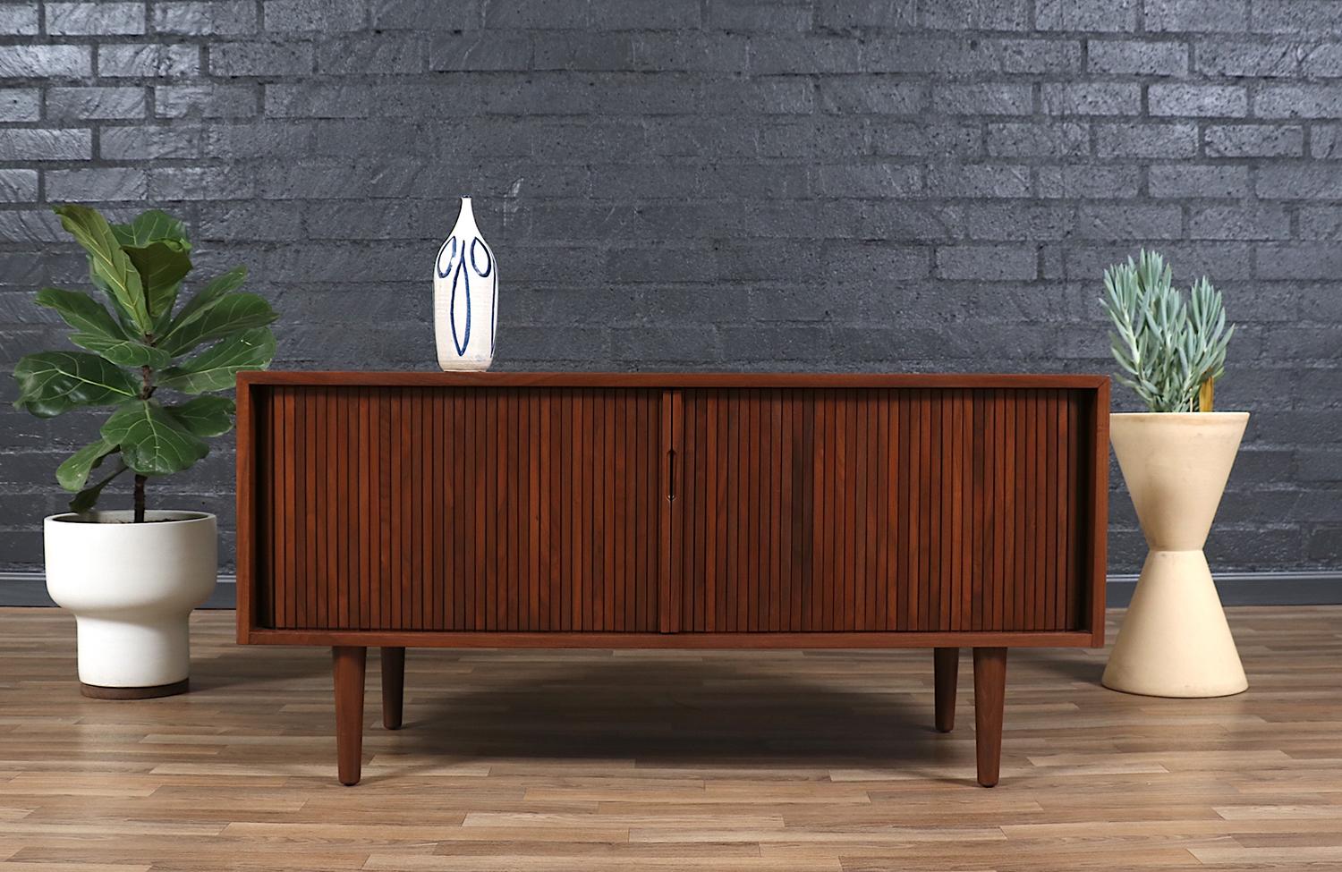 Expertly Restored - Milo Baughman Tambour-Door Low Credenza with Record Holder In Excellent Condition In Los Angeles, CA