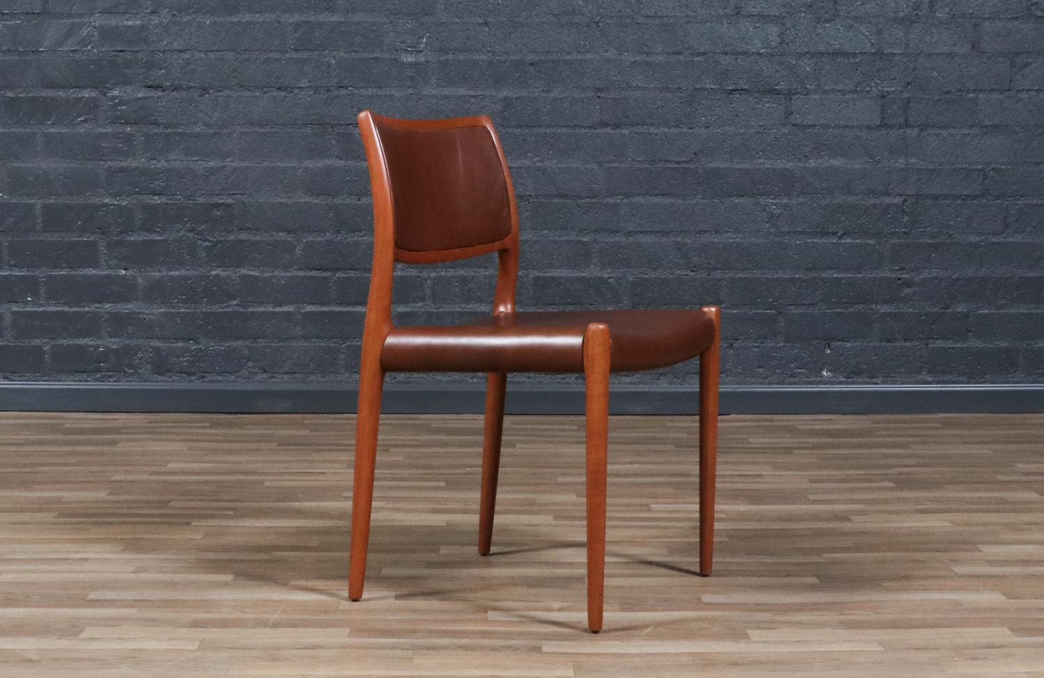 Designer
Niels Møller

Hersteller
JL Møllers Møbelfabrik

________________________________________

Die Umgestaltung eines Mid-Century Modern-Möbels ist wie die Wiederbelebung der Geschichte, und wir gehen diese Reise mit Leidenschaft und Präzision