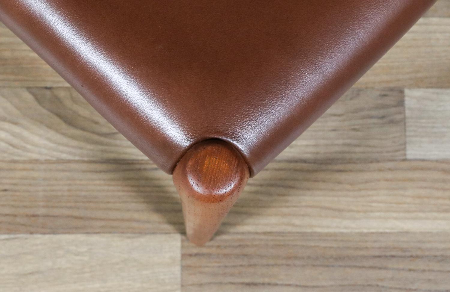 Fachmännisch restauriert - Niels Moller Model-80 Teak & Cognac Leder Stuhl (Mitte des 20. Jahrhunderts) im Angebot