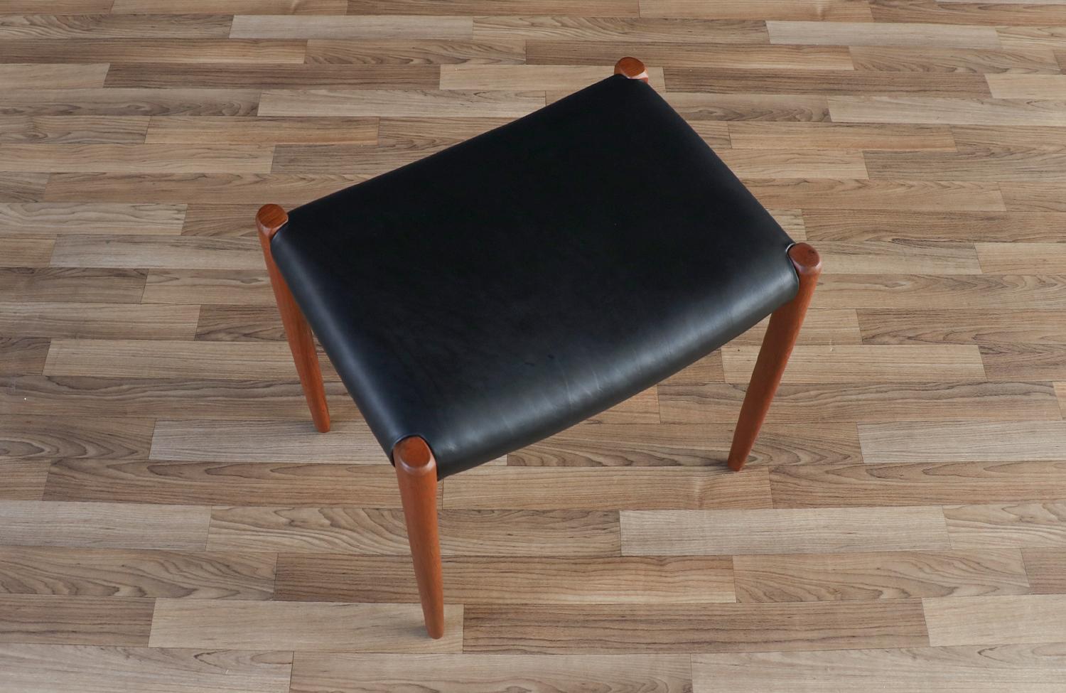 Expertly Restored - Niels Moller Model-80A Teak & Leather Stool In Excellent Condition In Los Angeles, CA