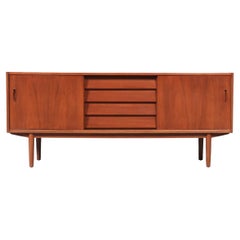 Restaurada por expertos - Credenza de teca "Trio" de Nils Jonsson para Hugo Troeds Restaurada por expertos - Credenza de teca "Trio" de Nils Jonsson para Hugo Troeds