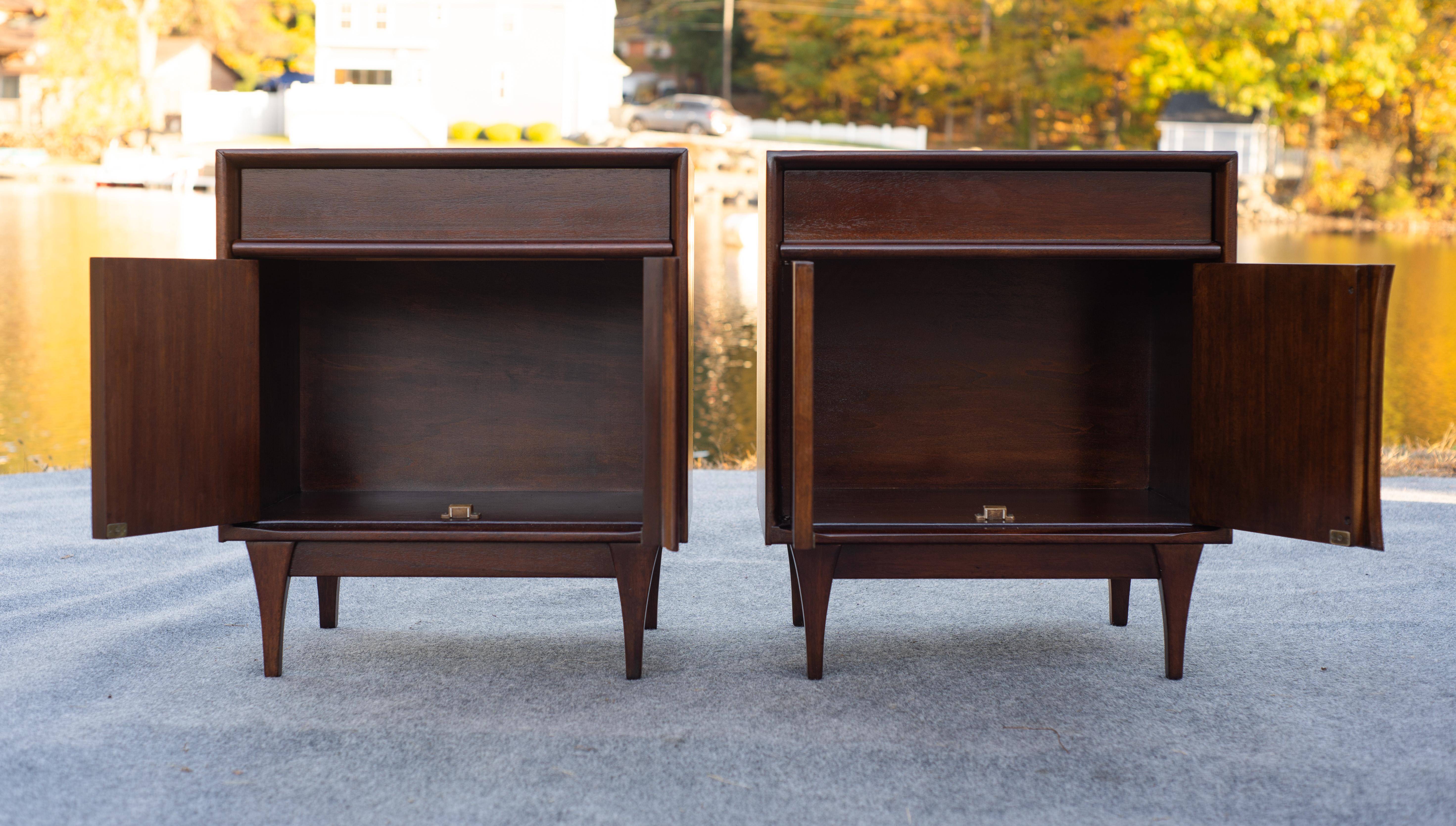 Expertly Restored Pair of Red Lion Nightstands or End Tables in Sculpted Walnut 4