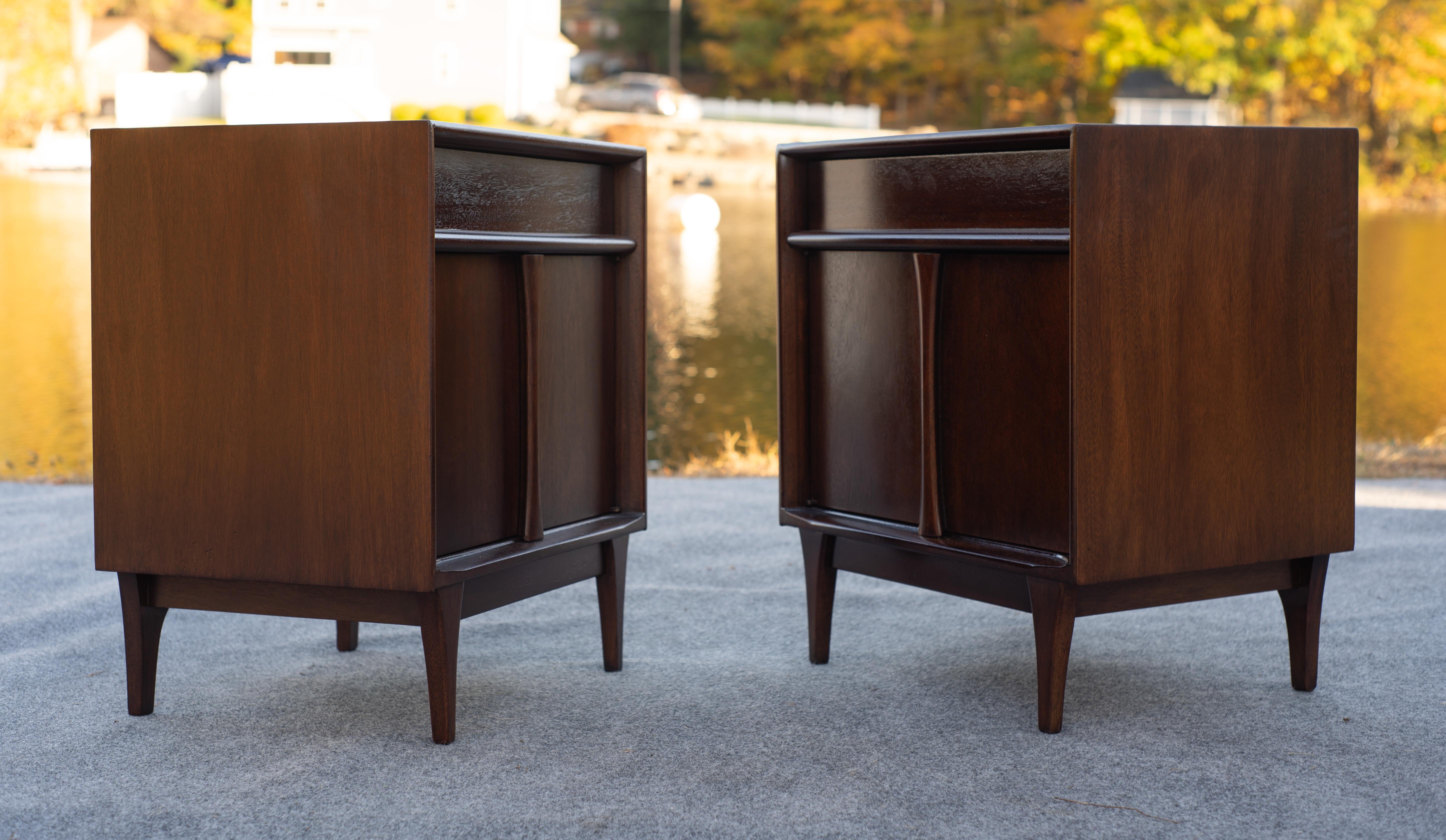 Expertly Restored Pair of Red Lion Nightstands or End Tables in Sculpted Walnut 5