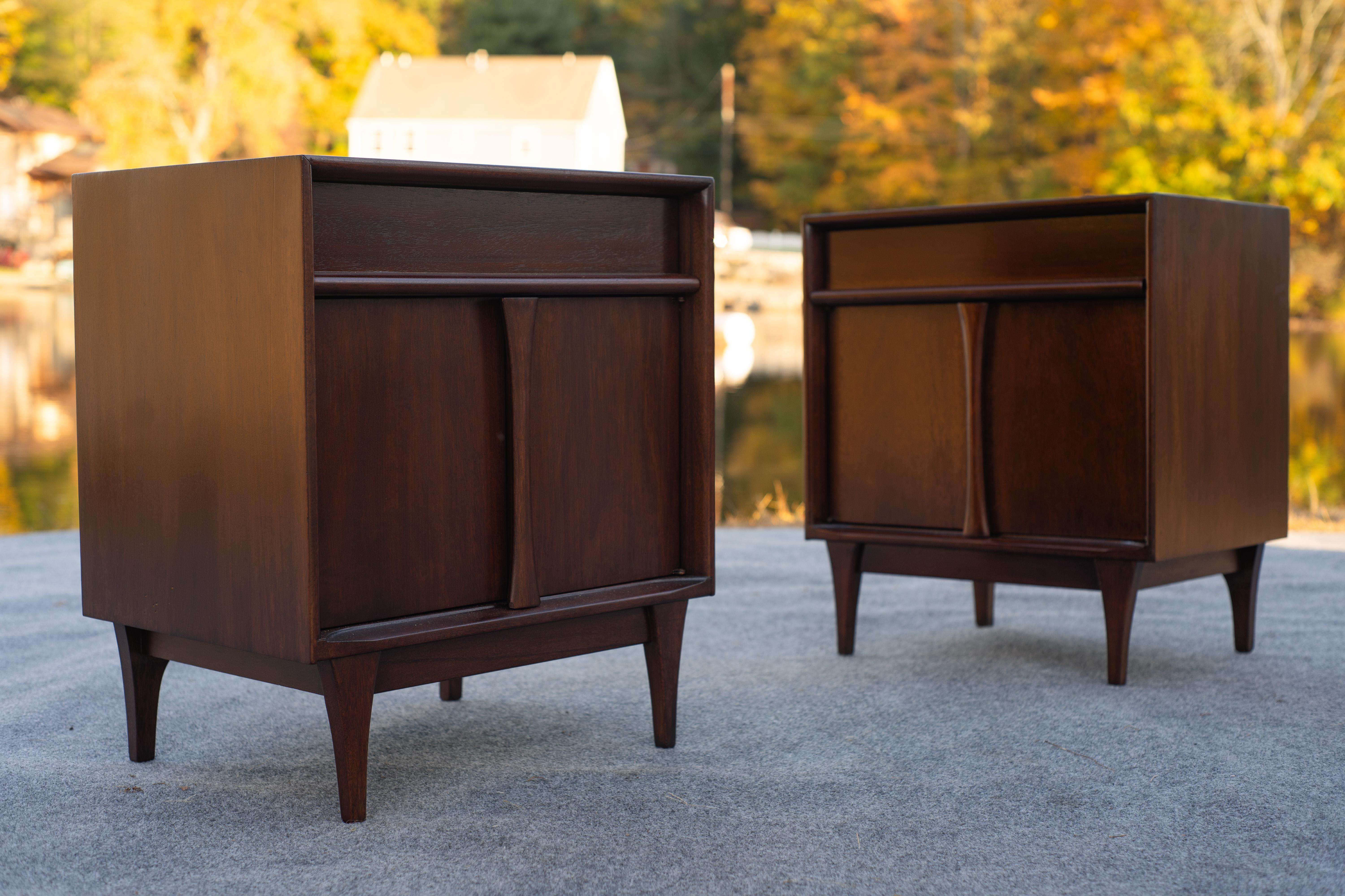 Expertly Restored Pair of Red Lion Nightstands or End Tables in Sculpted Walnut 7