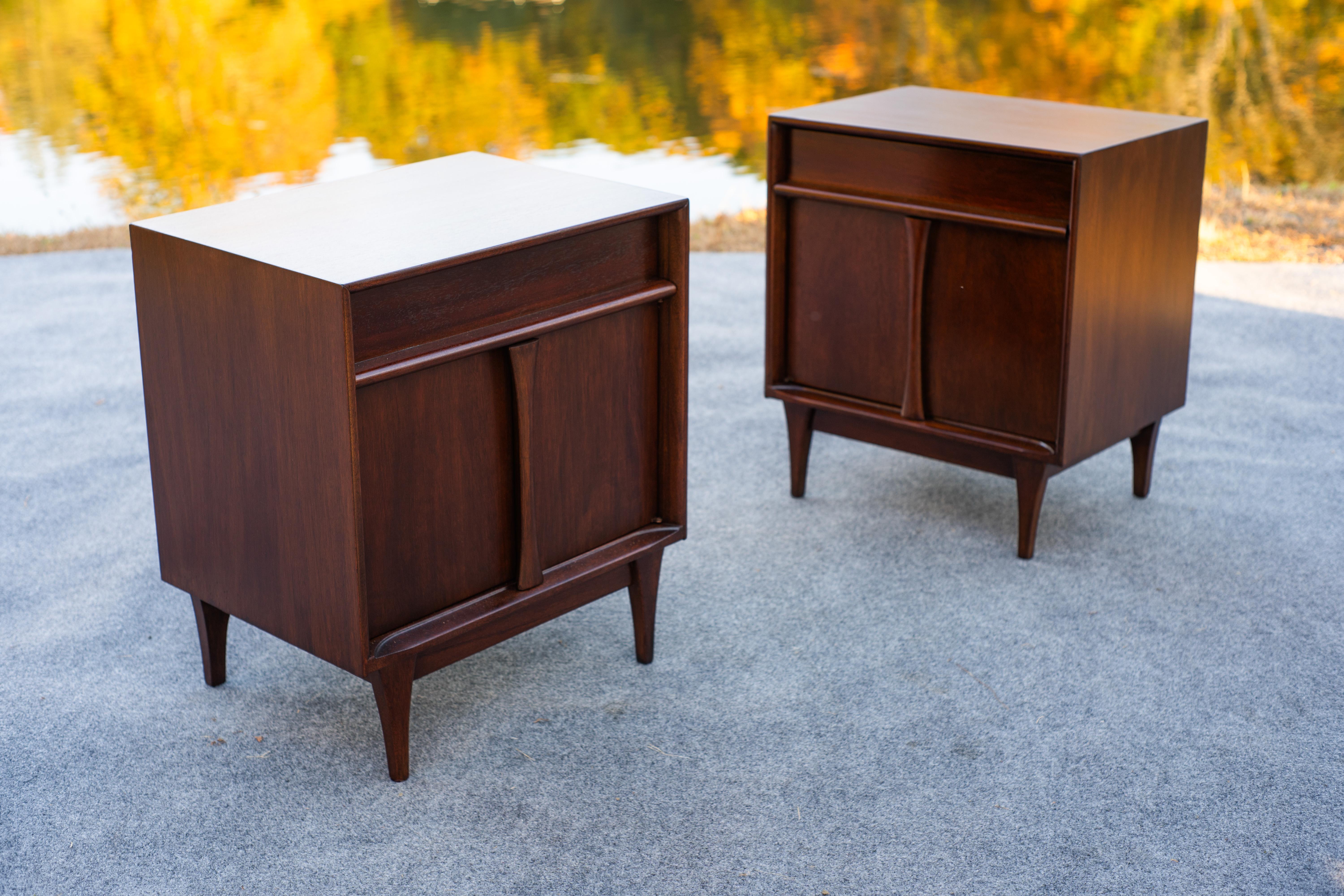Expertly Restored Pair of Red Lion Nightstands or End Tables in Sculpted Walnut 8