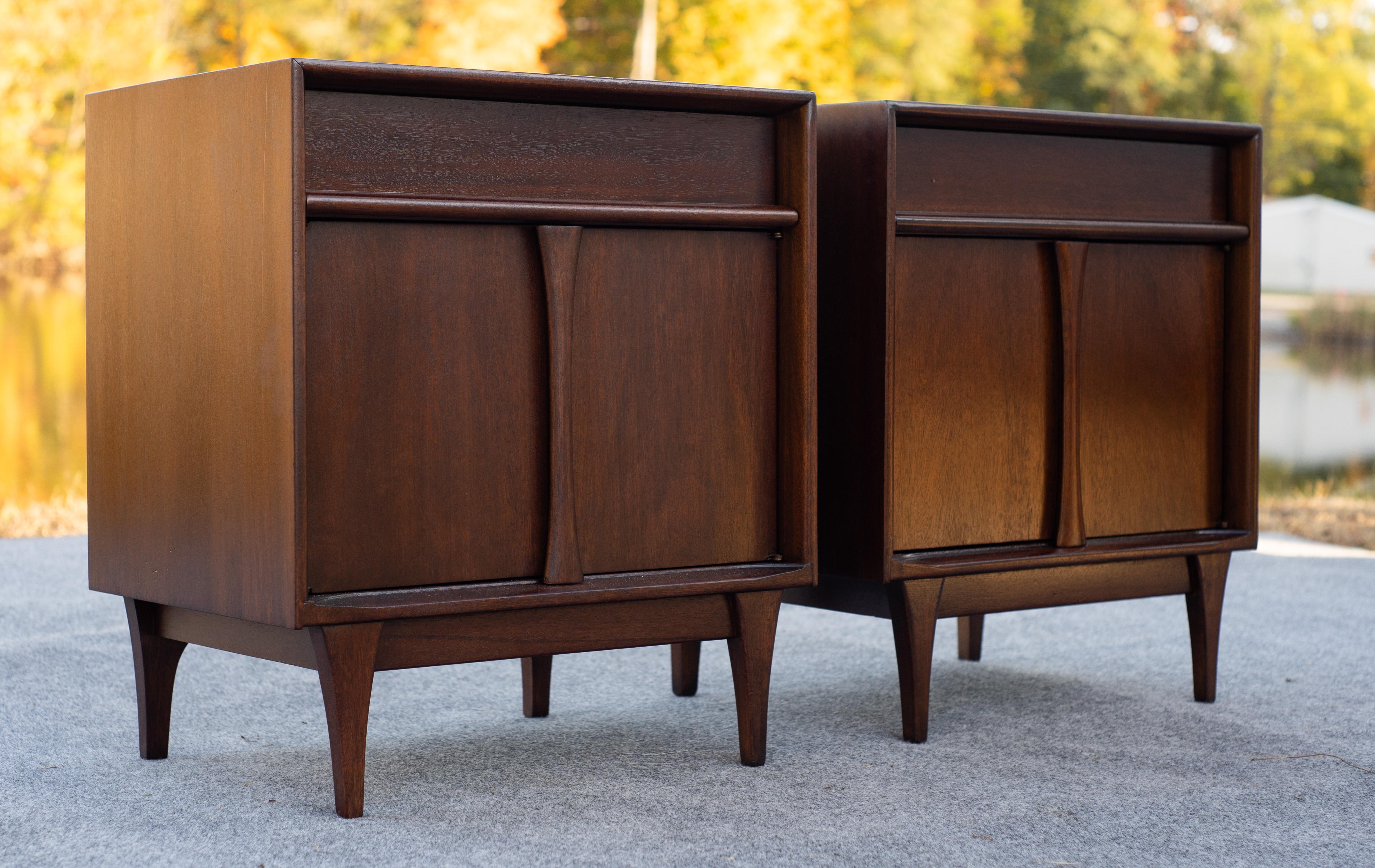Mid-Century Modern Expertly Restored Pair of Red Lion Nightstands or End Tables in Sculpted Walnut