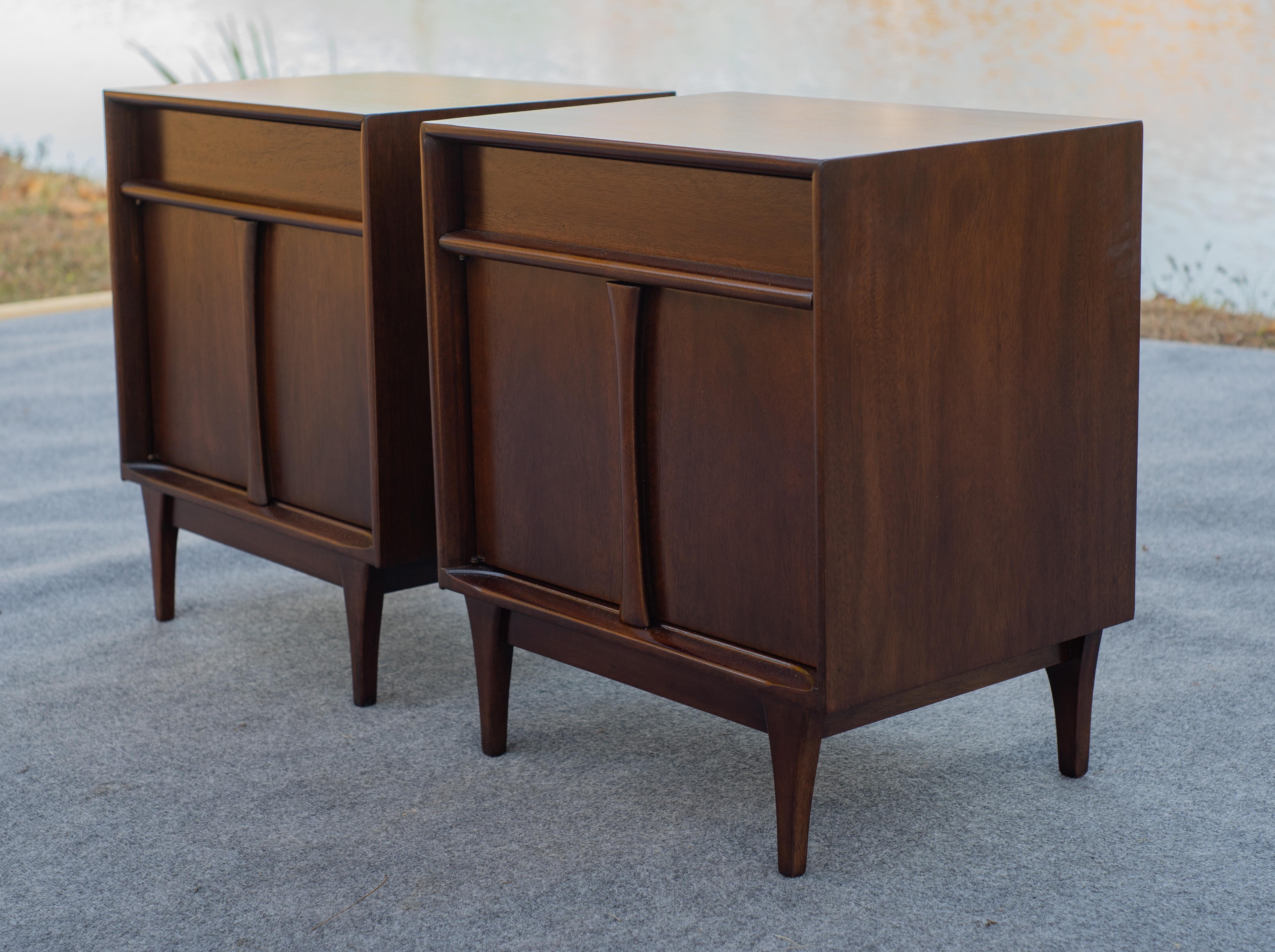 Mid-20th Century Expertly Restored Pair of Red Lion Nightstands or End Tables in Sculpted Walnut