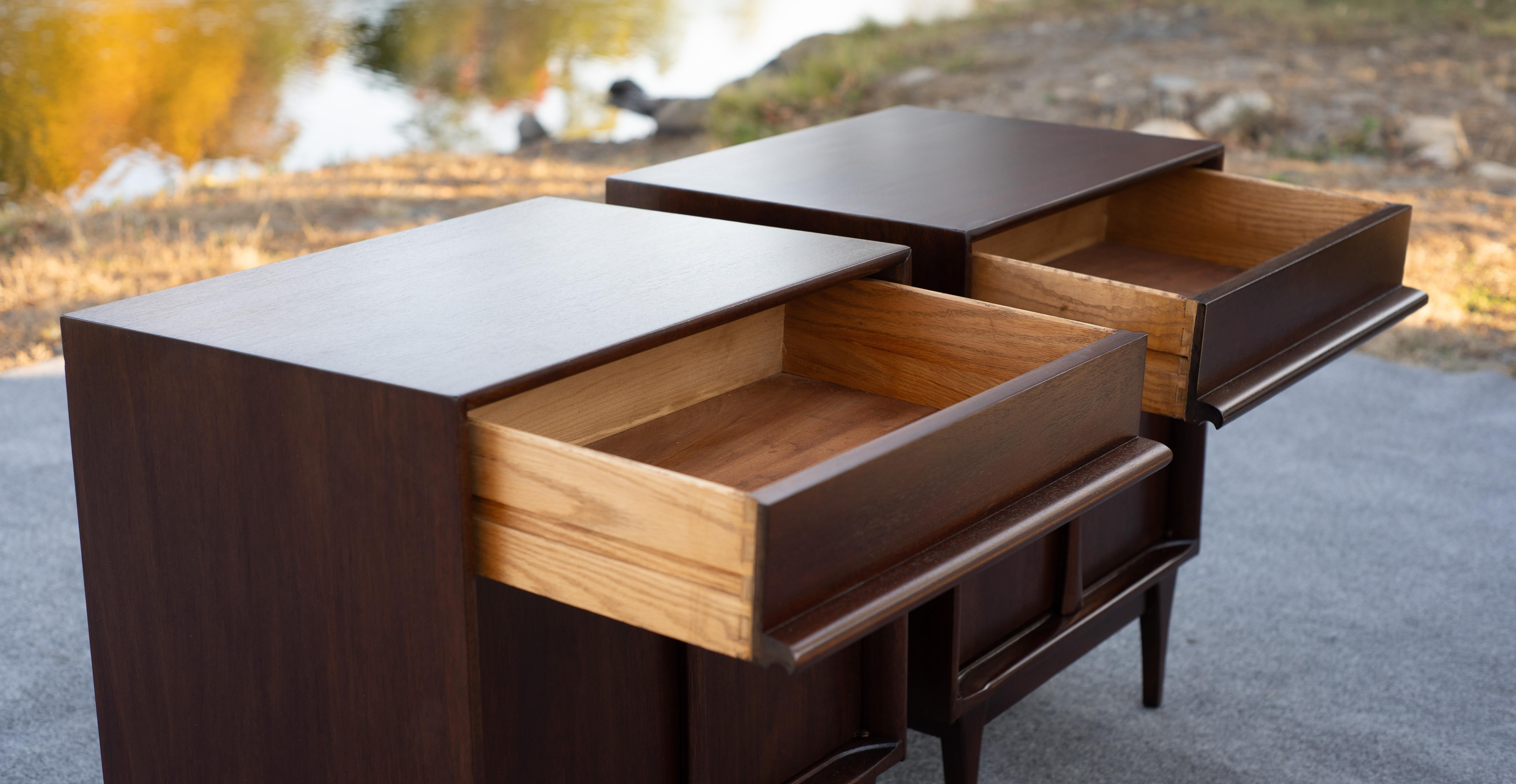 Expertly Restored Pair of Red Lion Nightstands or End Tables in Sculpted Walnut 2