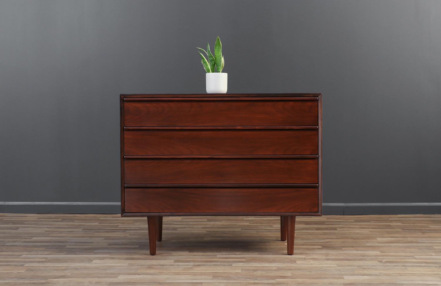 Expertly Restored - Pair of Scandinavian Modern Rosewood Dressers by Westnofa  In Excellent Condition For Sale In Los Angeles, CA