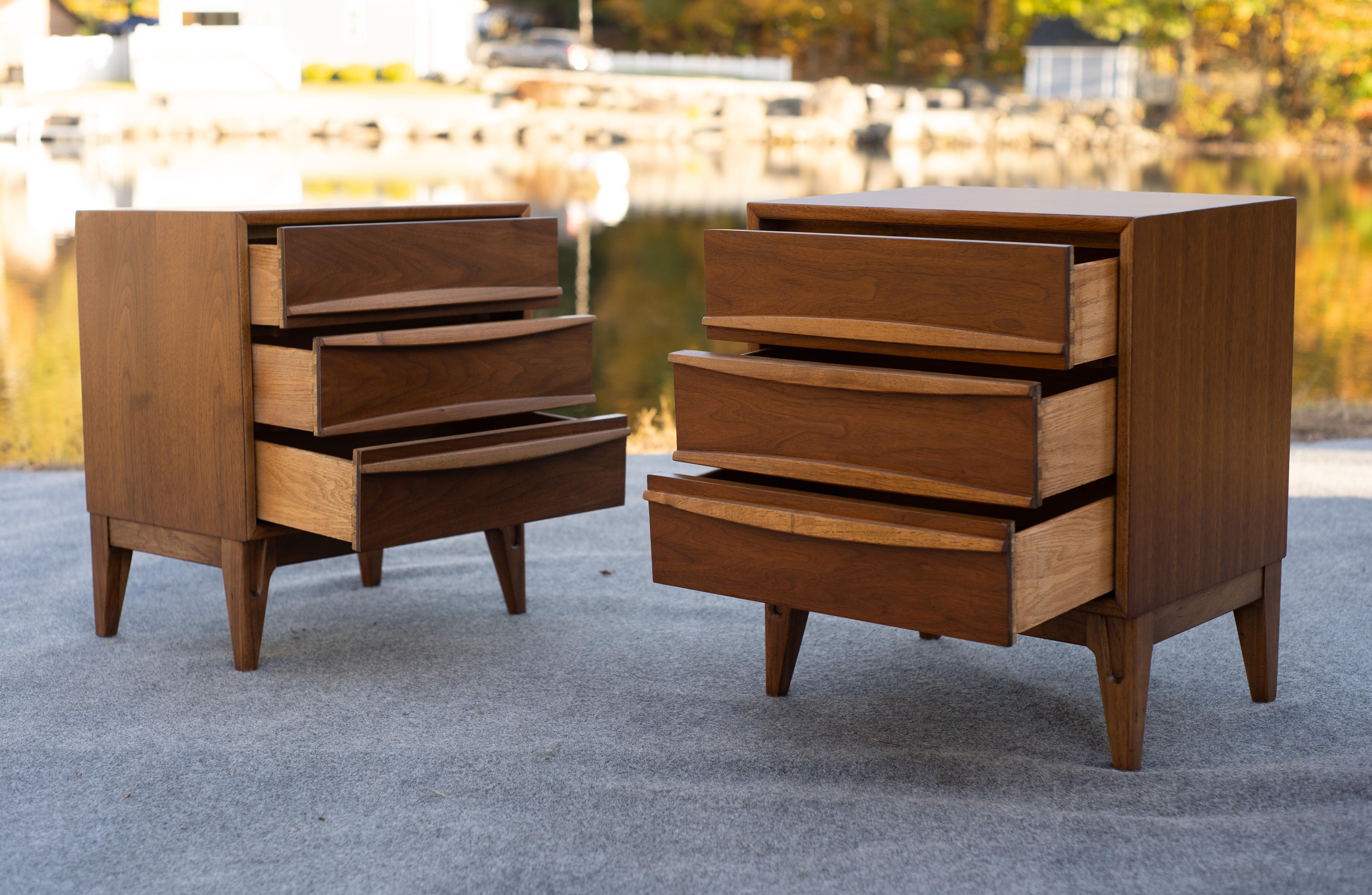 Expertly Restored Pair of Thomasville Tiki Nightstands Sculptured Walnut 1970s 4