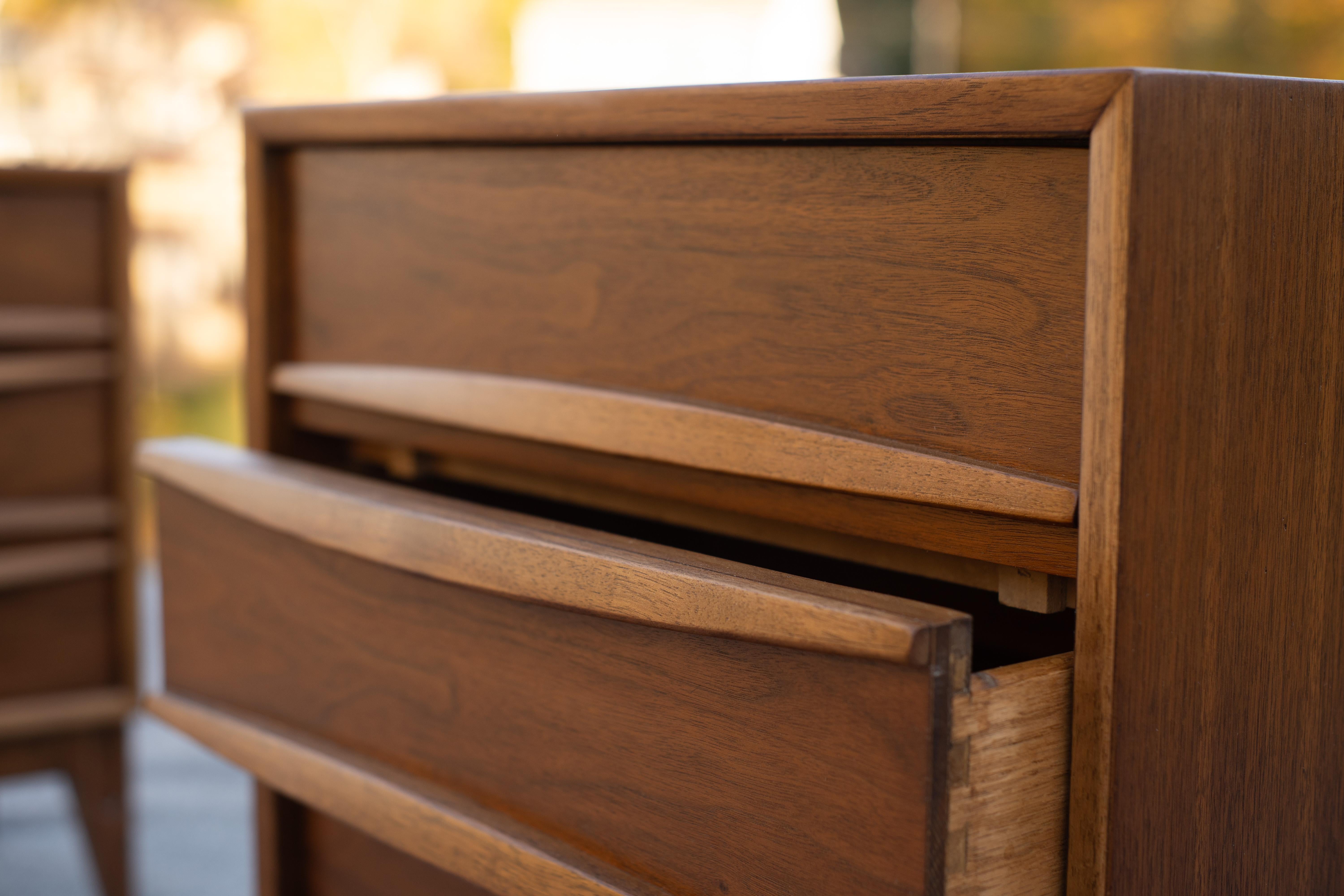 Expertly Restored Pair of Thomasville Tiki Nightstands Sculptured Walnut 1970s 6
