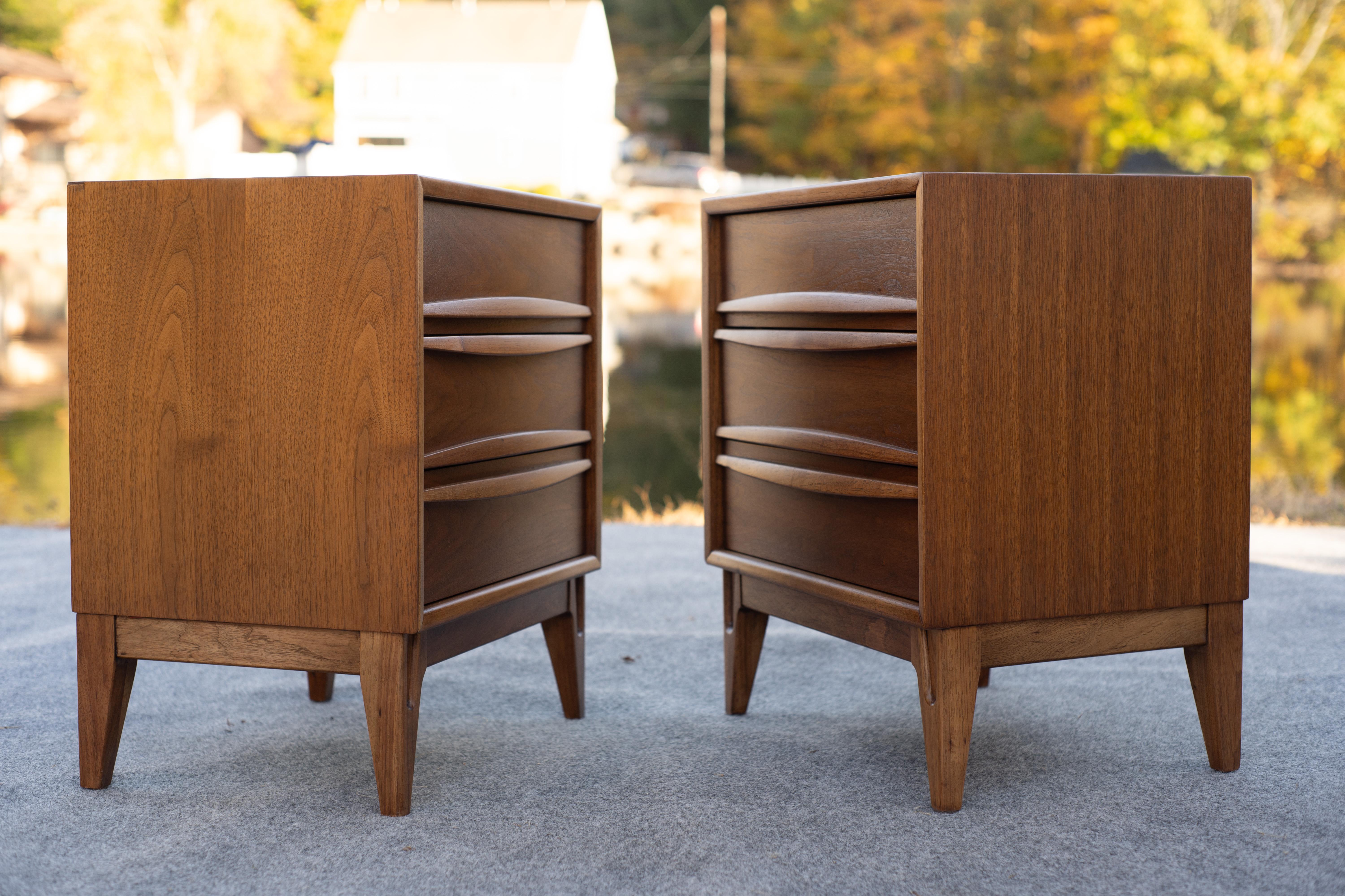 Expertly Restored Pair of Thomasville Tiki Nightstands Sculptured Walnut 1970s 7