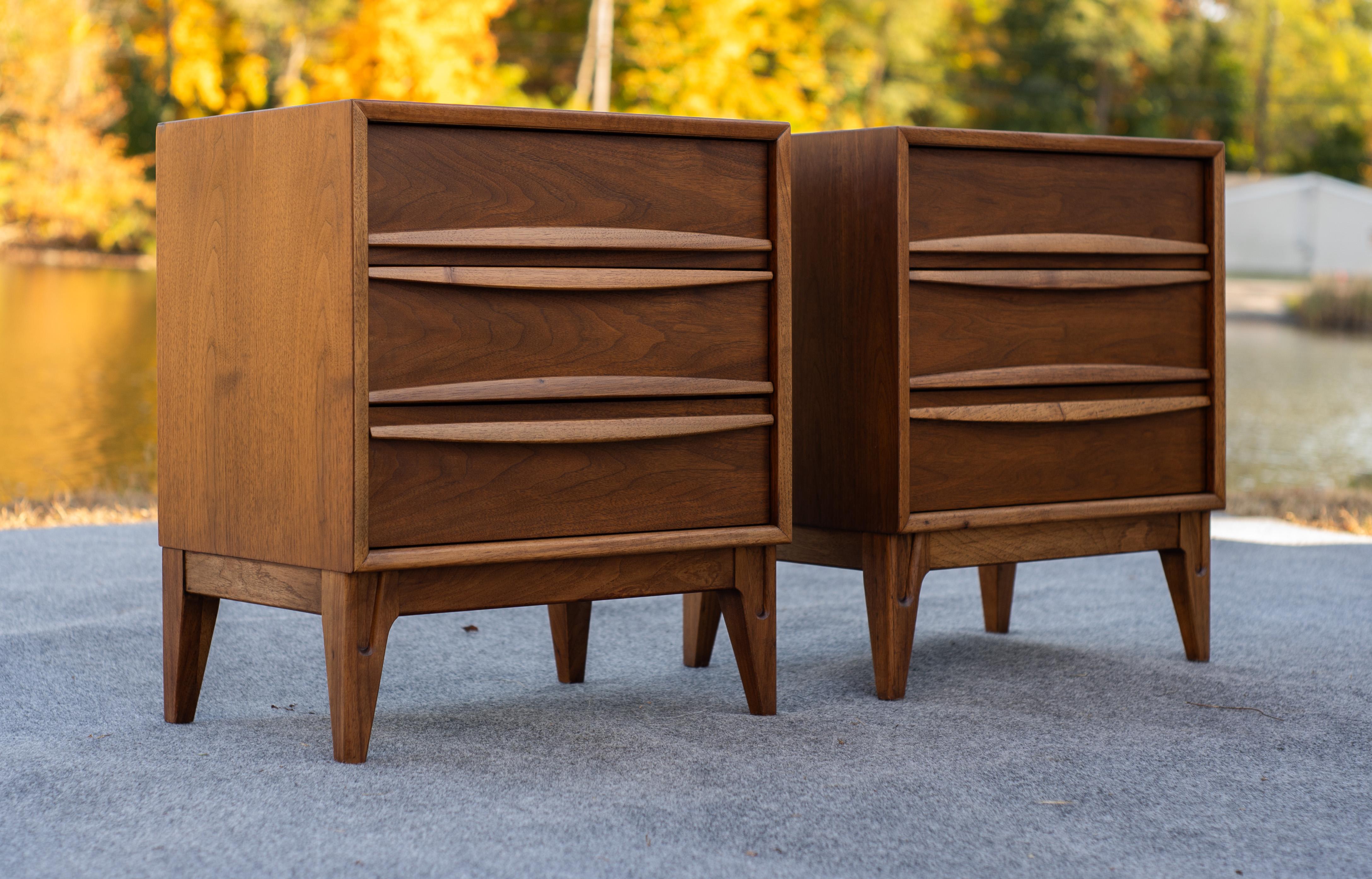 Mid-Century Modern Expertly Restored Pair of Thomasville Tiki Nightstands Sculptured Walnut 1970s
