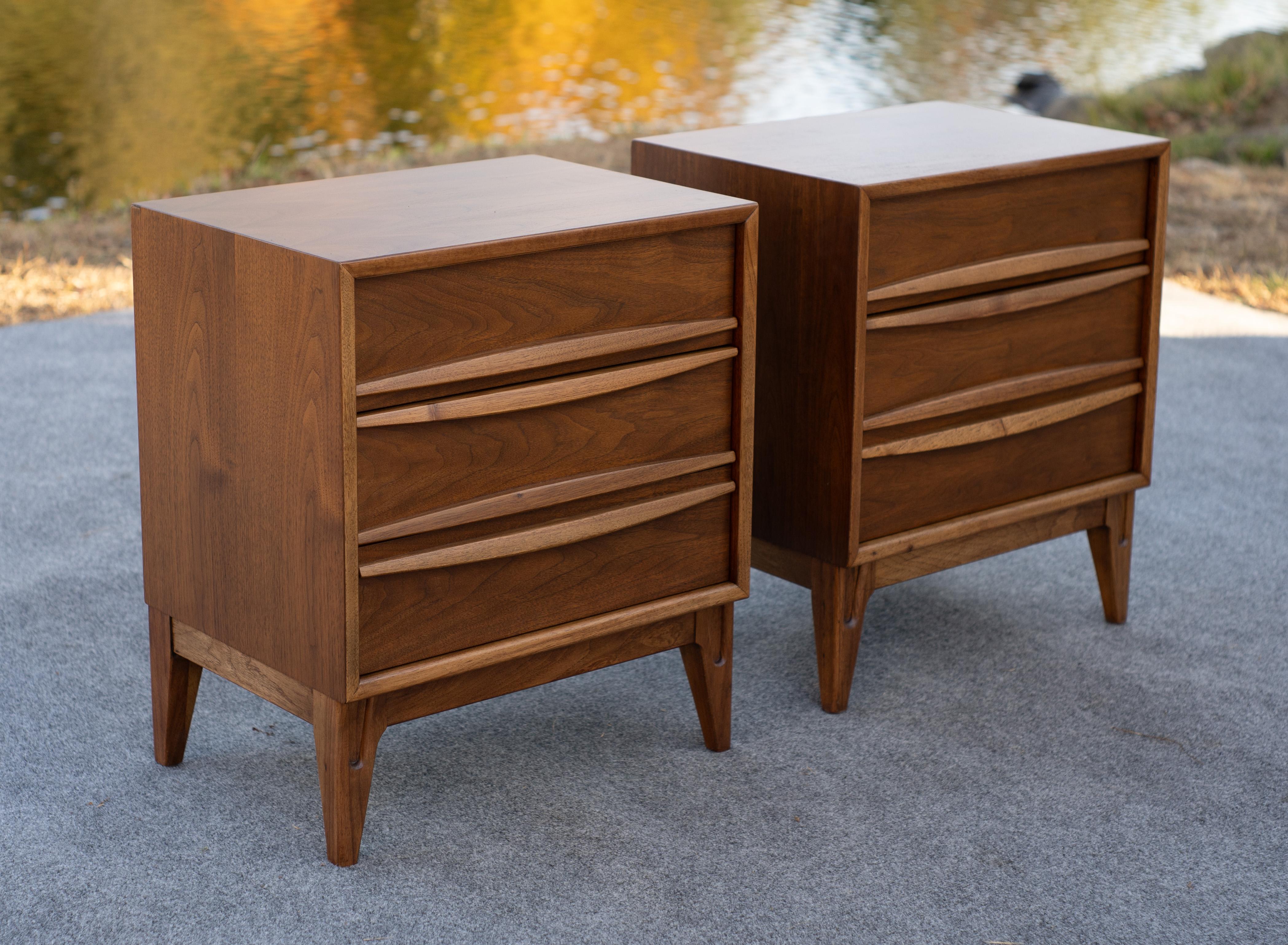 Late 20th Century Expertly Restored Pair of Thomasville Tiki Nightstands Sculptured Walnut 1970s