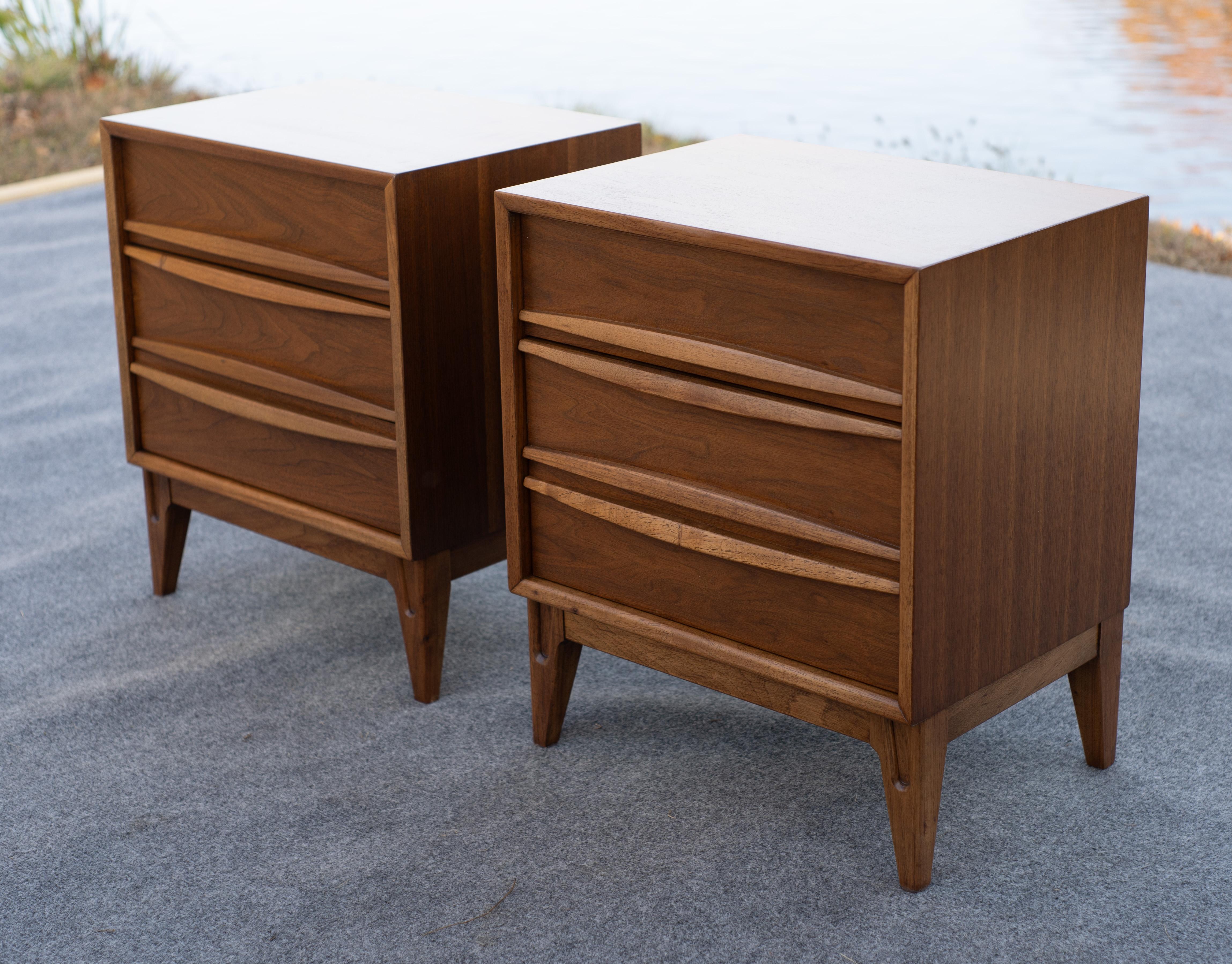 Expertly Restored Pair of Thomasville Tiki Nightstands Sculptured Walnut 1970s 1