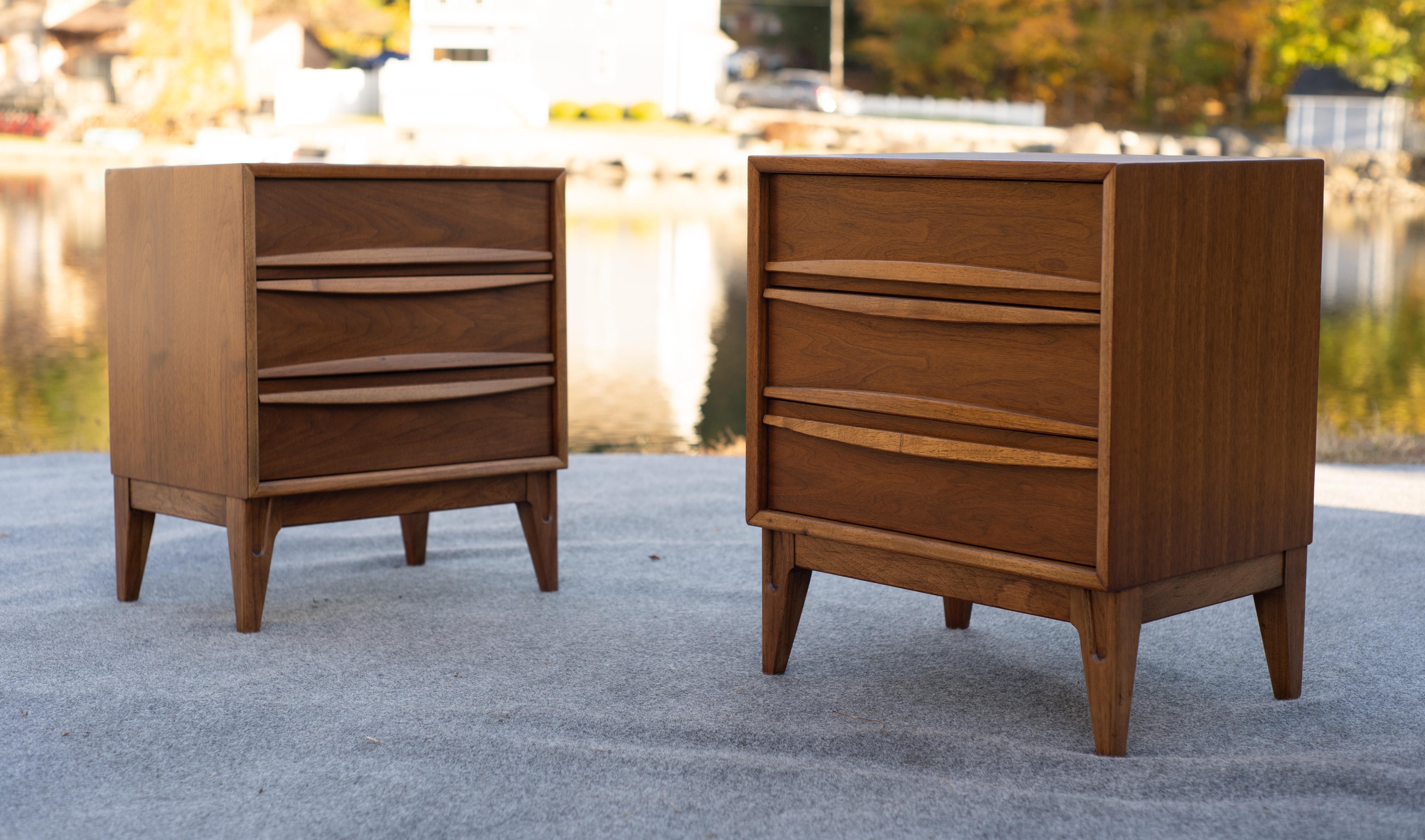Expertly Restored Pair of Thomasville Tiki Nightstands Sculptured Walnut 1970s 3