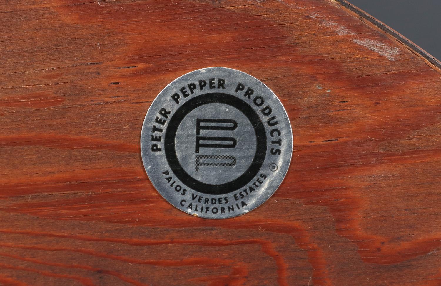 Expertly Restored - Peter Pepper Products Adjustable Tripod Resin Side Table For Sale 4