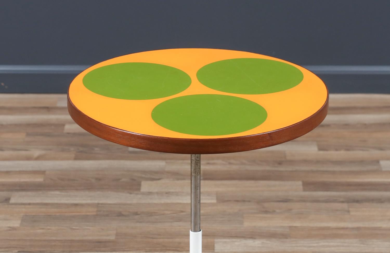 Expertly Restored - Peter Pepper Products Adjustable Tripod Resin Side Table In Excellent Condition For Sale In Los Angeles, CA
