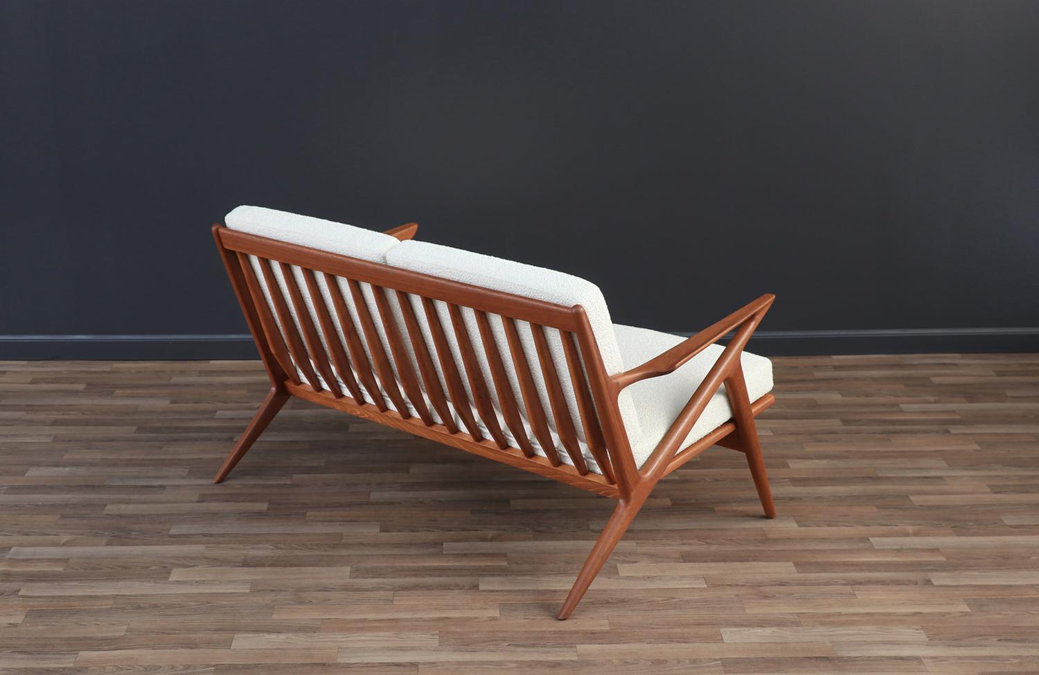 Expertisch restauriert - Poul Jensen Teakholz Love Seat Sofa für Selig, Teakholz (Dänisch) im Angebot
