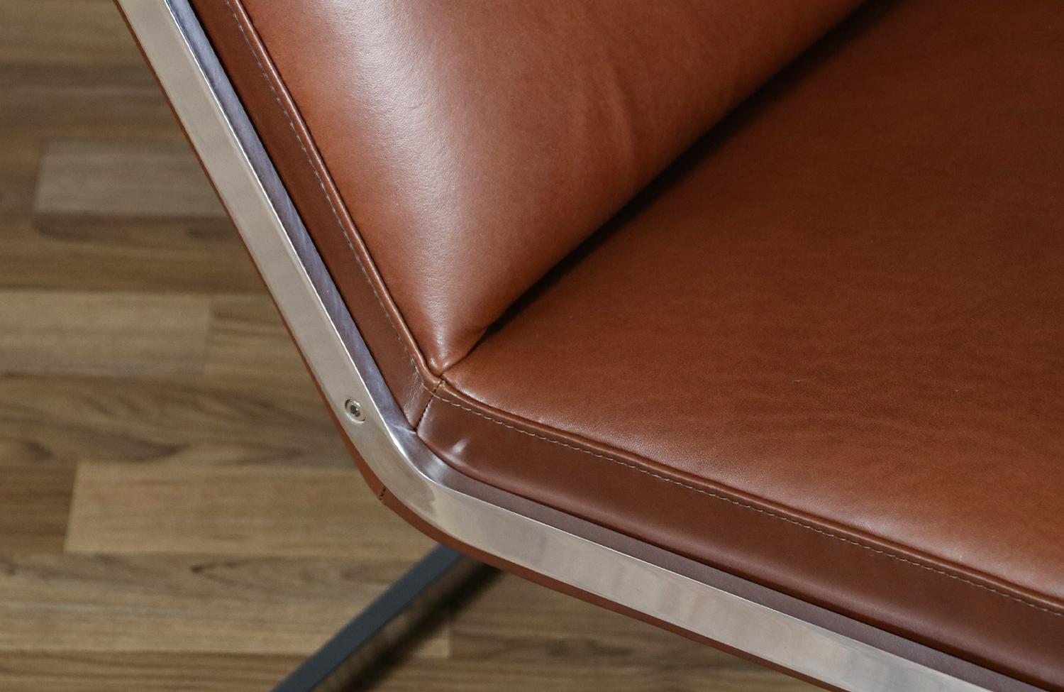 Chaises longues cantilever en cuir et acier cognac restaurées par des experts-Poul Norreklit en vente 3