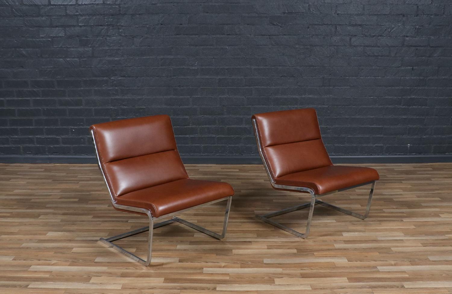 Mid-Century Modern Chaises longues cantilever en cuir et acier cognac restaurées par des experts-Poul Norreklit en vente