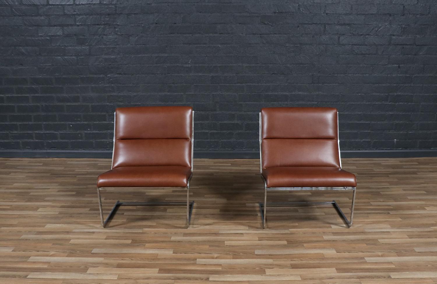 Danois Chaises longues cantilever en cuir et acier cognac restaurées par des experts-Poul Norreklit en vente