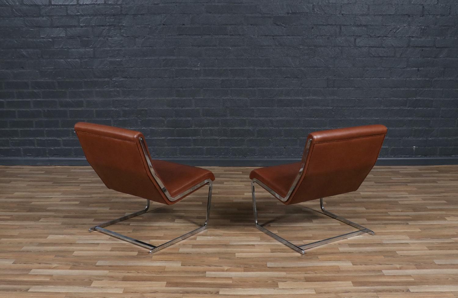 Chaises longues cantilever en cuir et acier cognac restaurées par des experts-Poul Norreklit Excellent état - En vente à Los Angeles, CA