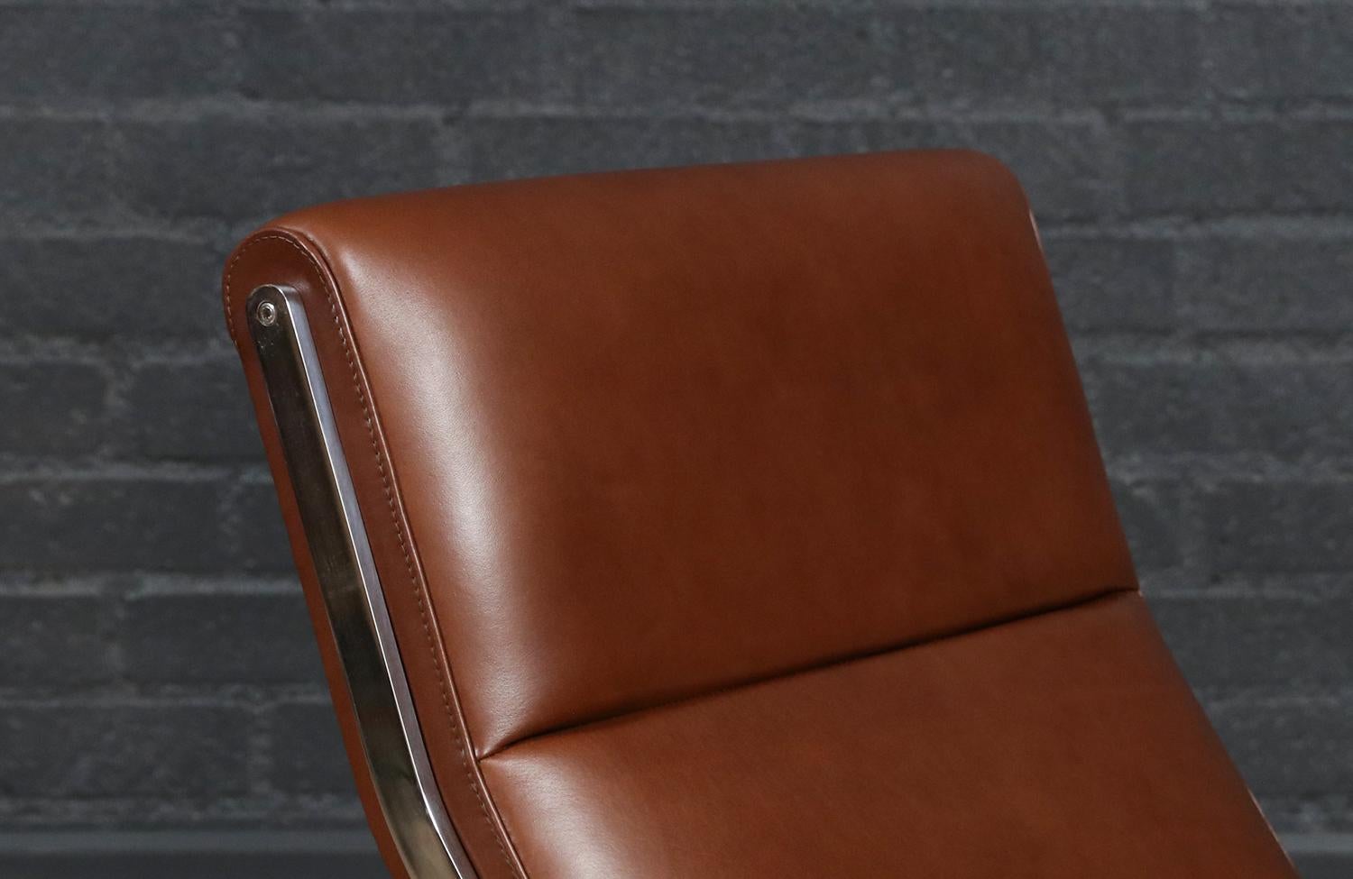 Chaises longues cantilever en cuir et acier cognac restaurées par des experts-Poul Norreklit en vente 1