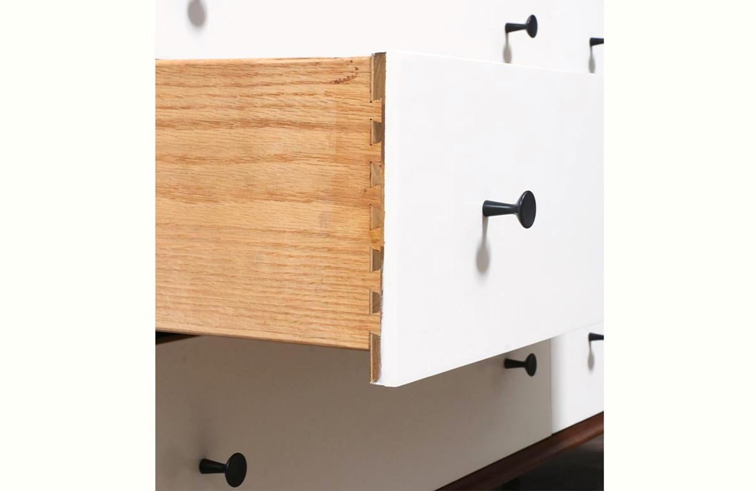 Restaurato con perizia - Comò laccato e in noce di Richard Thompson per Glenn of CA in vendita 8