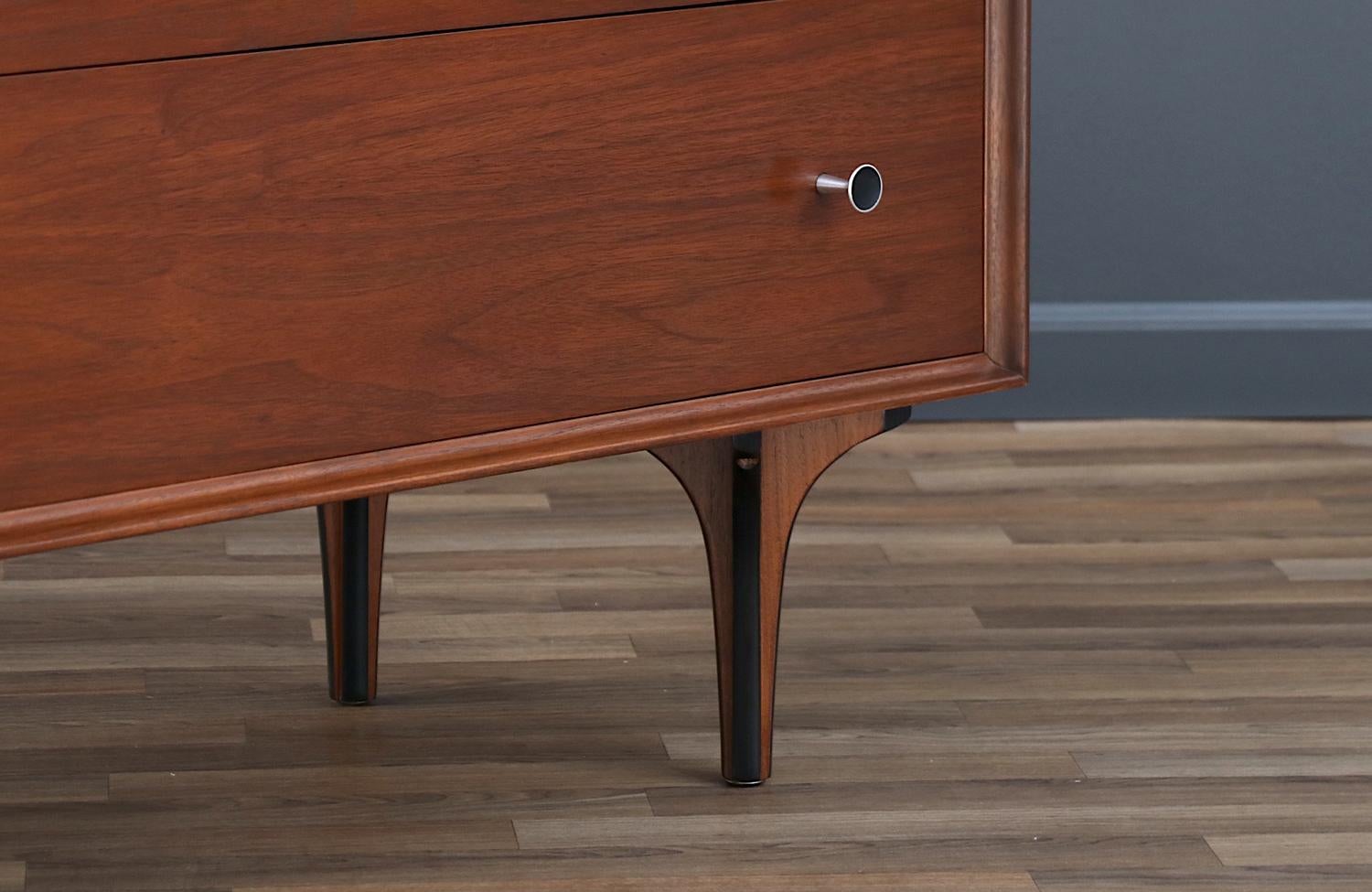 Expertly Restored - Richard Thompson Walnut Chest for Glenn of California In Excellent Condition In Los Angeles, CA