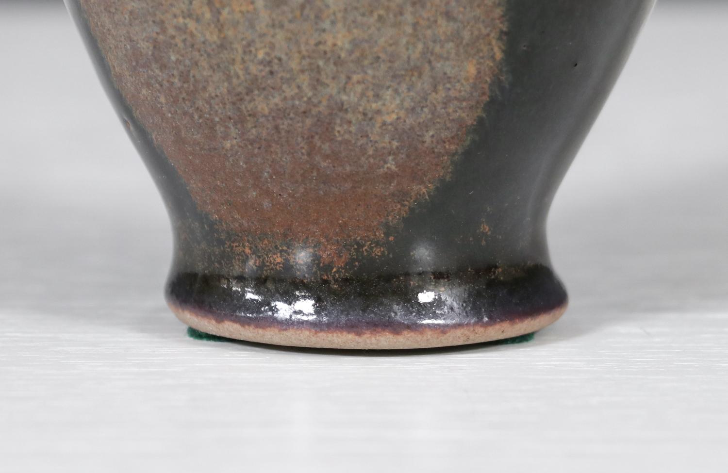 Expert en restauration - Vase en céramique du Studio Robert Maxwell avec glaçure Brown en vente 1