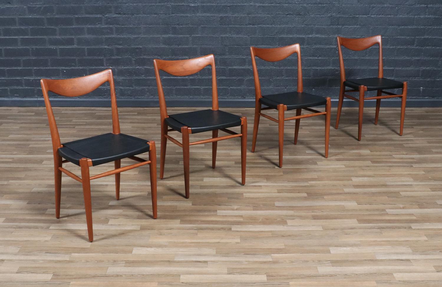 Fachmännisch restauriert - Rolf Rastad and Adolf Relling Esszimmerstühle aus Teakholz und Leder (Skandinavische Moderne) im Angebot