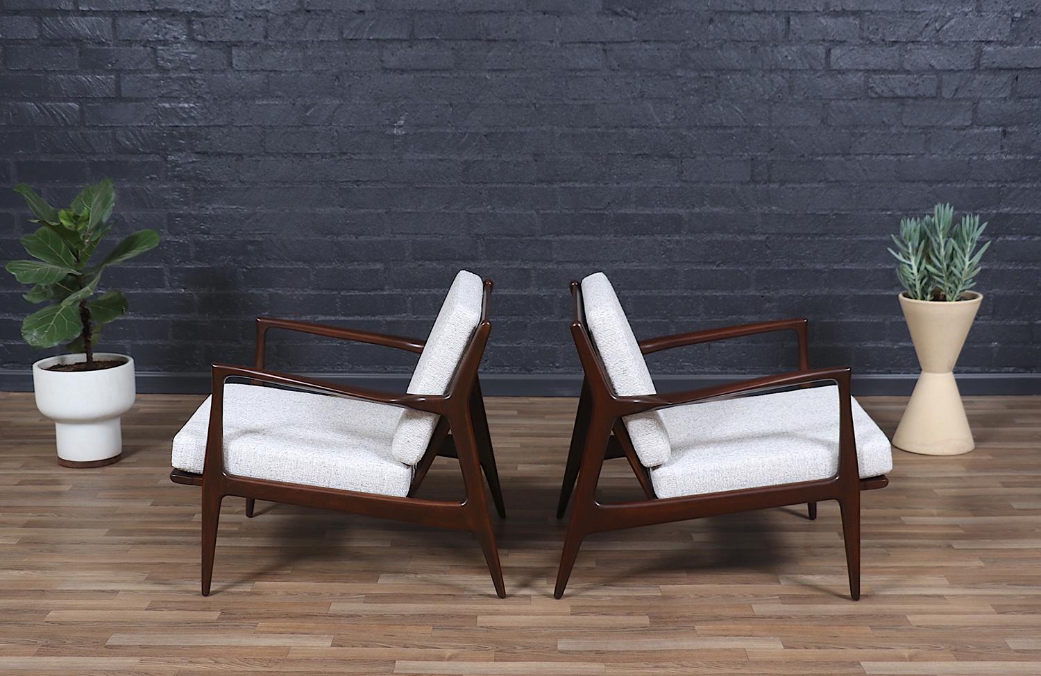 Expertly Restored - Sculpted Lounge Chairs by Ib Kofod-Larsen for Selig In Excellent Condition In Los Angeles, CA