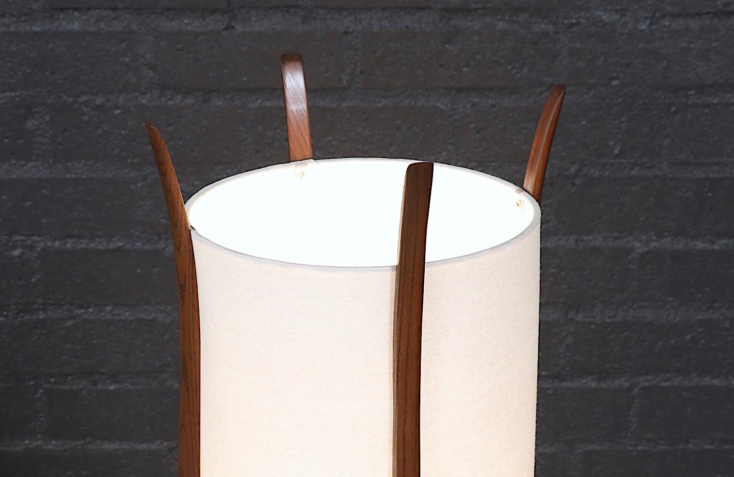 Expertly Restored - Sculptural Mid-Century Modern Floor Lamp by Roller Lamp Co. In Excellent Condition In Los Angeles, CA