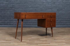 Expert en restauration - Bureau en noyer de Stanley Young pour Glenn of California