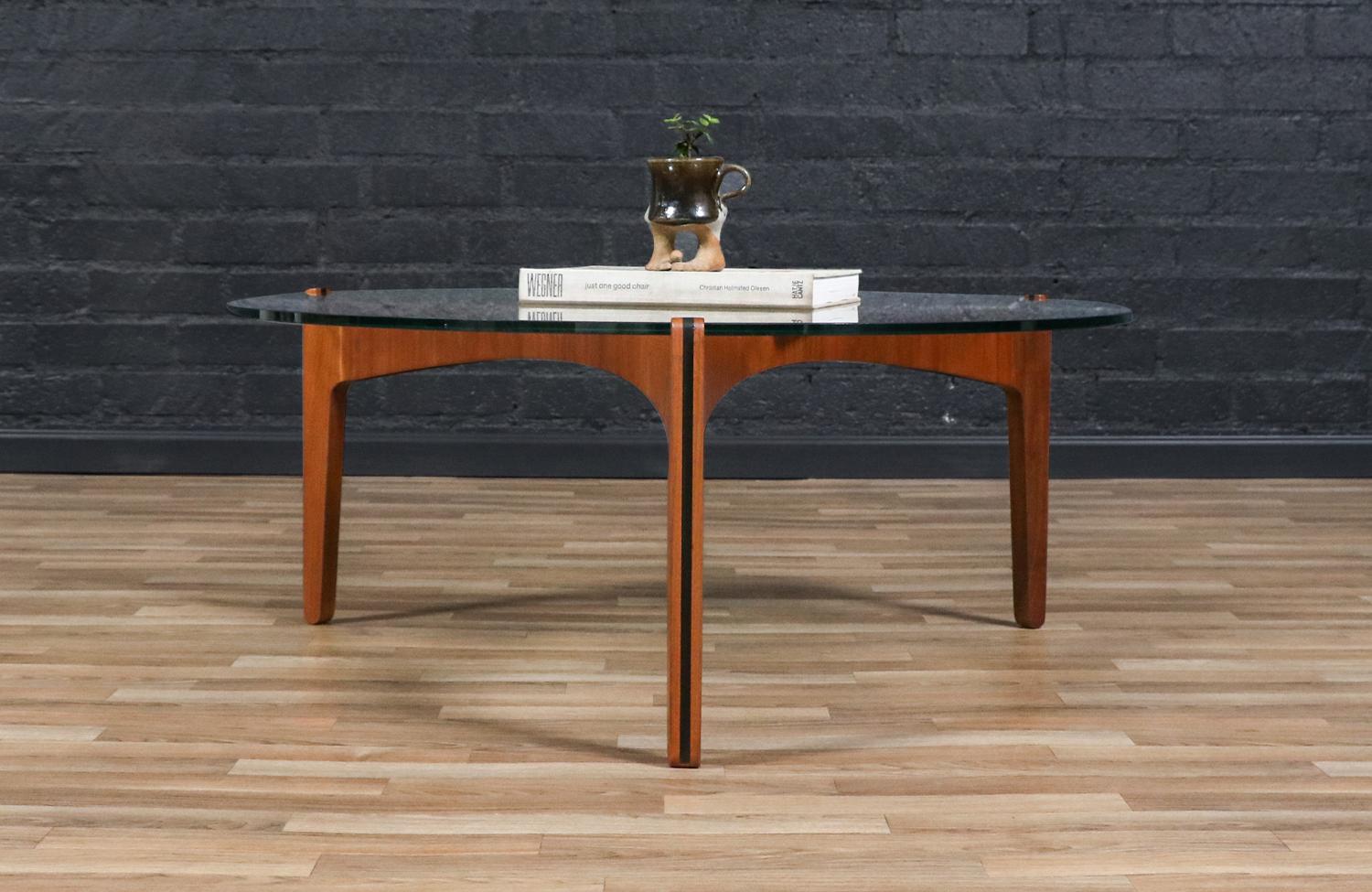 Mid-Century Modern Expertly Restored - Sven Ellekaer Model-104 Coffee Table for Christian Linneberg For Sale