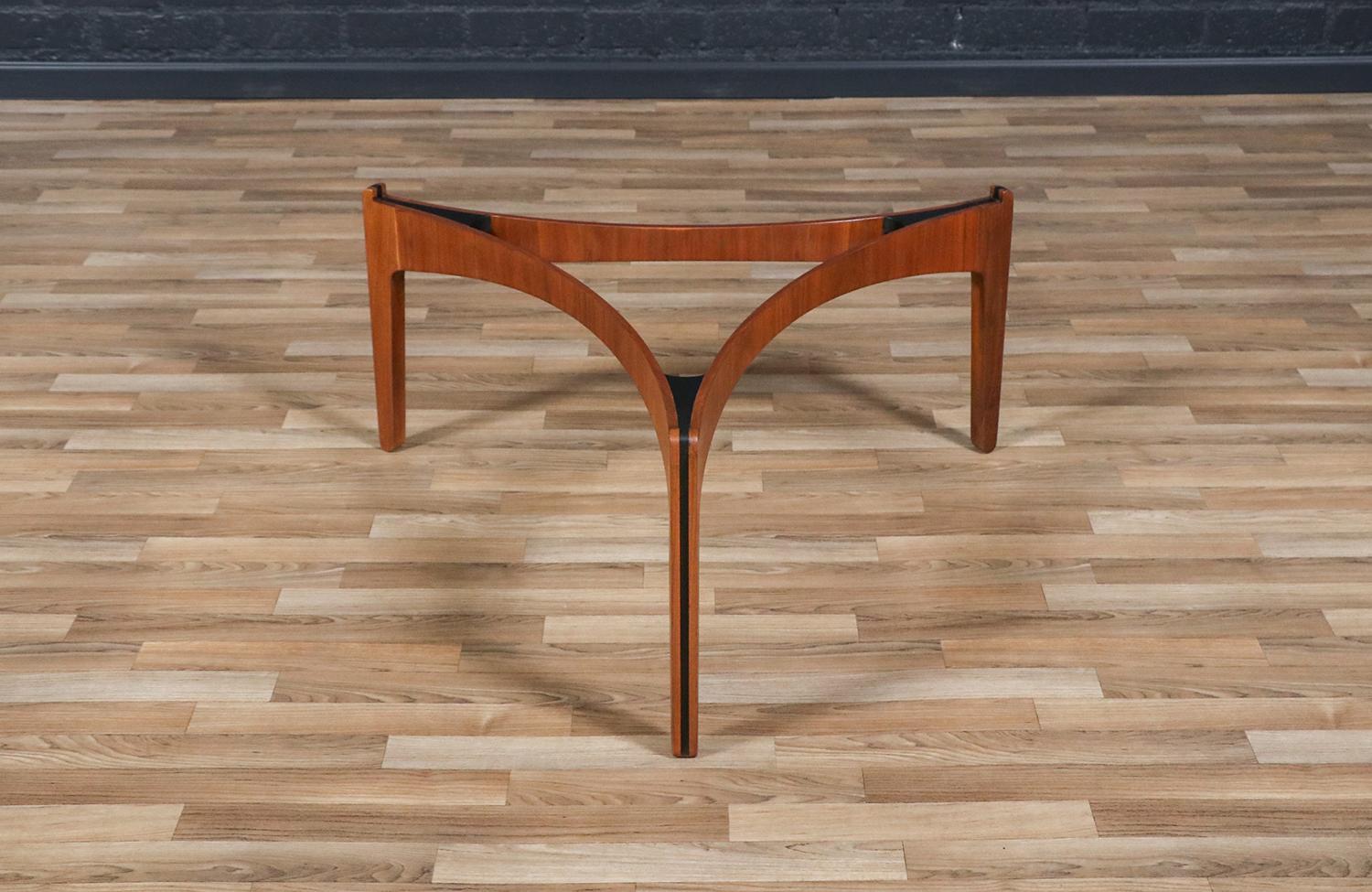 Danish Expertly Restored - Sven Ellekaer Model-104 Coffee Table for Christian Linneberg For Sale