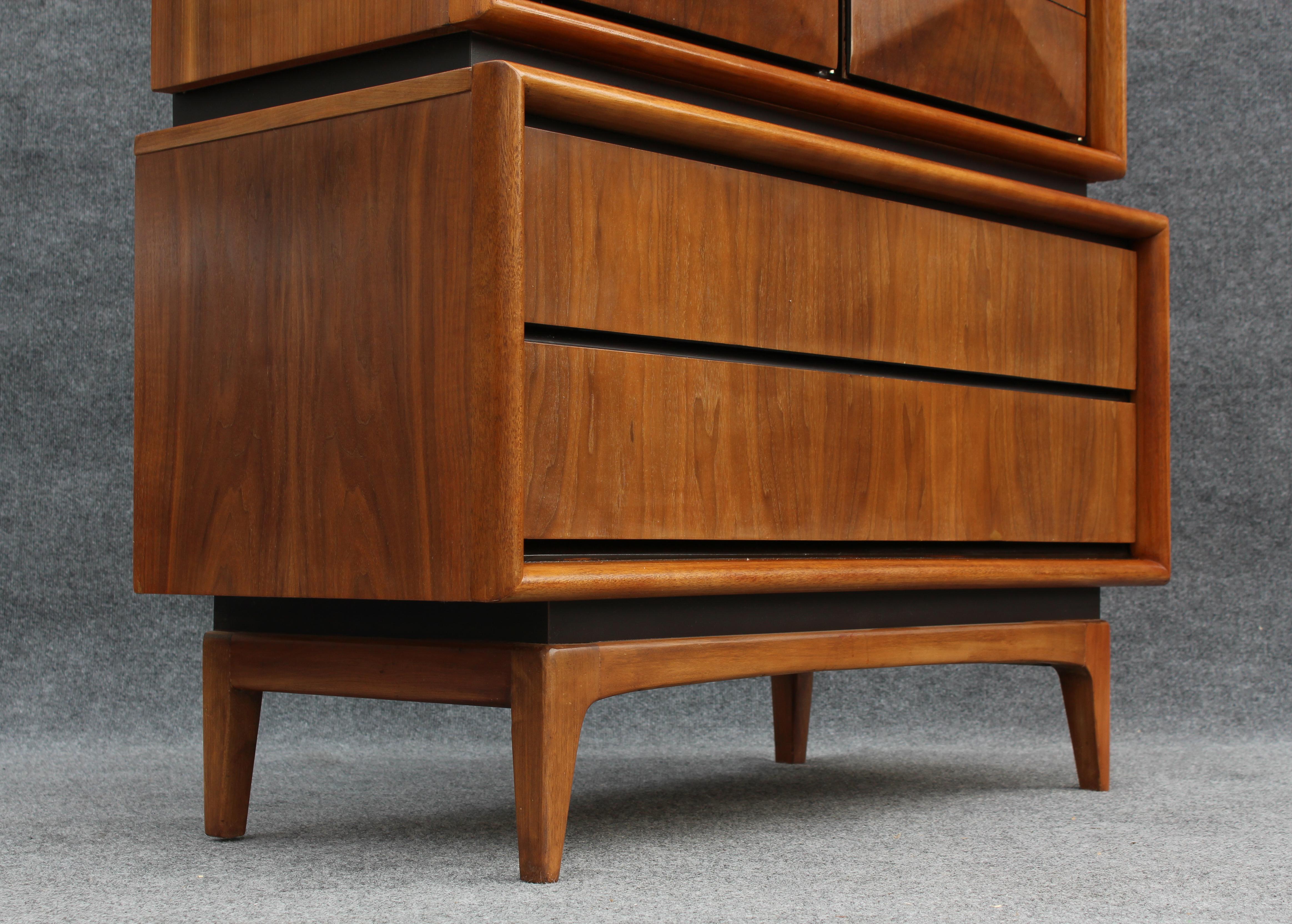 Expertly Restored United Furniture Diamond Tall Dresser in Cerused Walnut 1960s For Sale 5