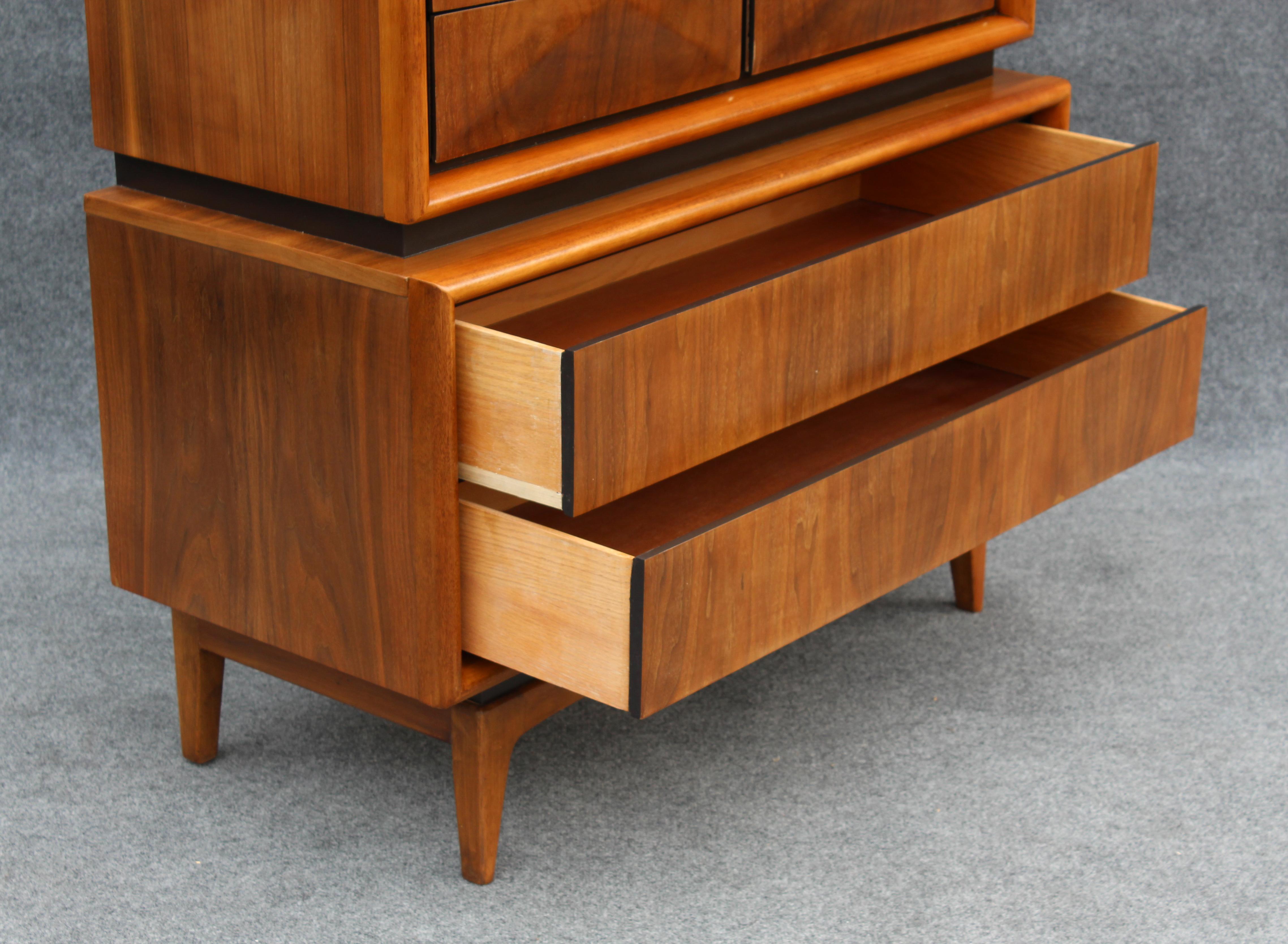 Expertly Restored United Furniture Diamond Tall Dresser in Cerused Walnut 1960s For Sale 7