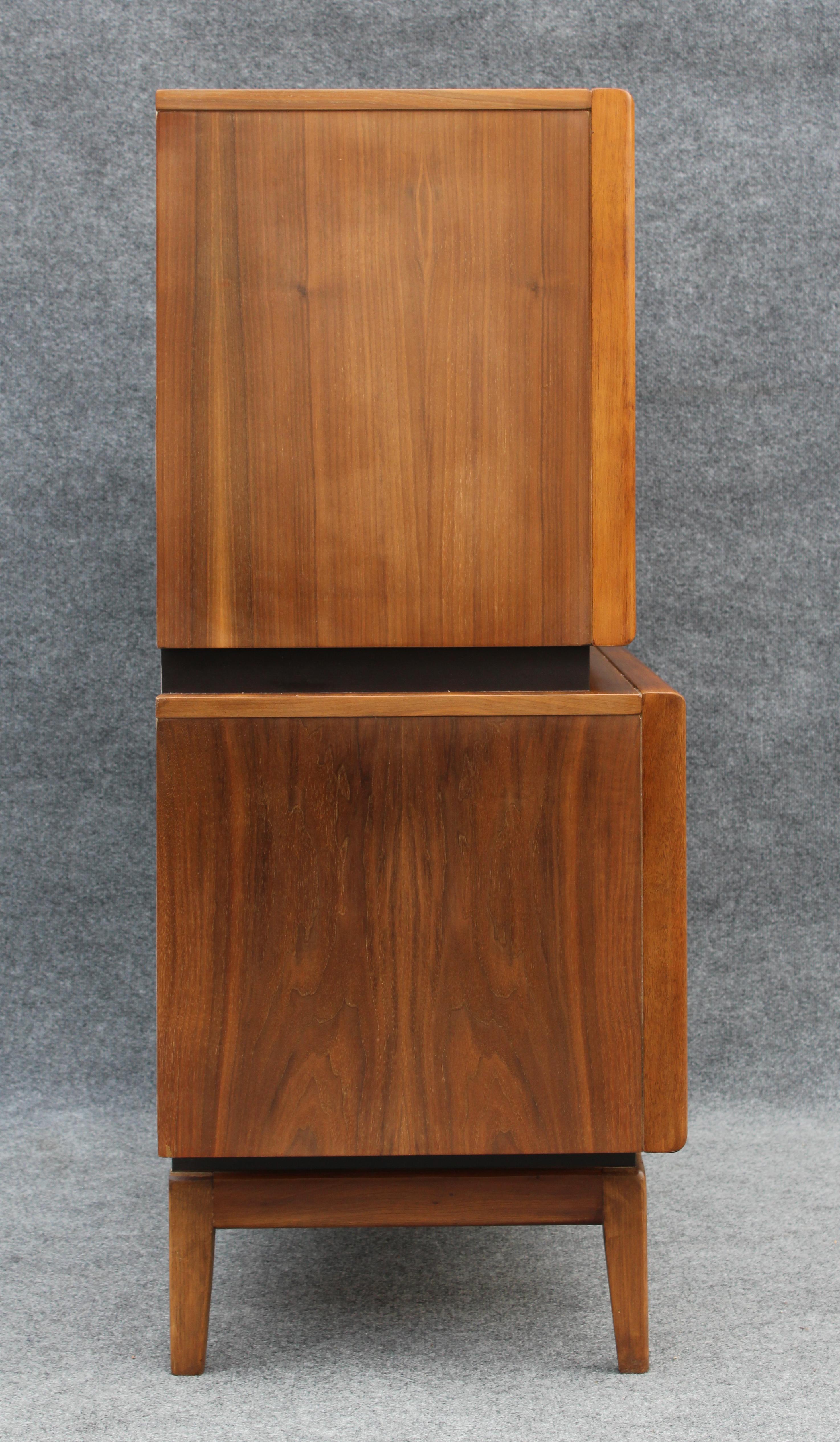 Expertly Restored United Furniture Diamond Tall Dresser in Cerused Walnut 1960s For Sale 1