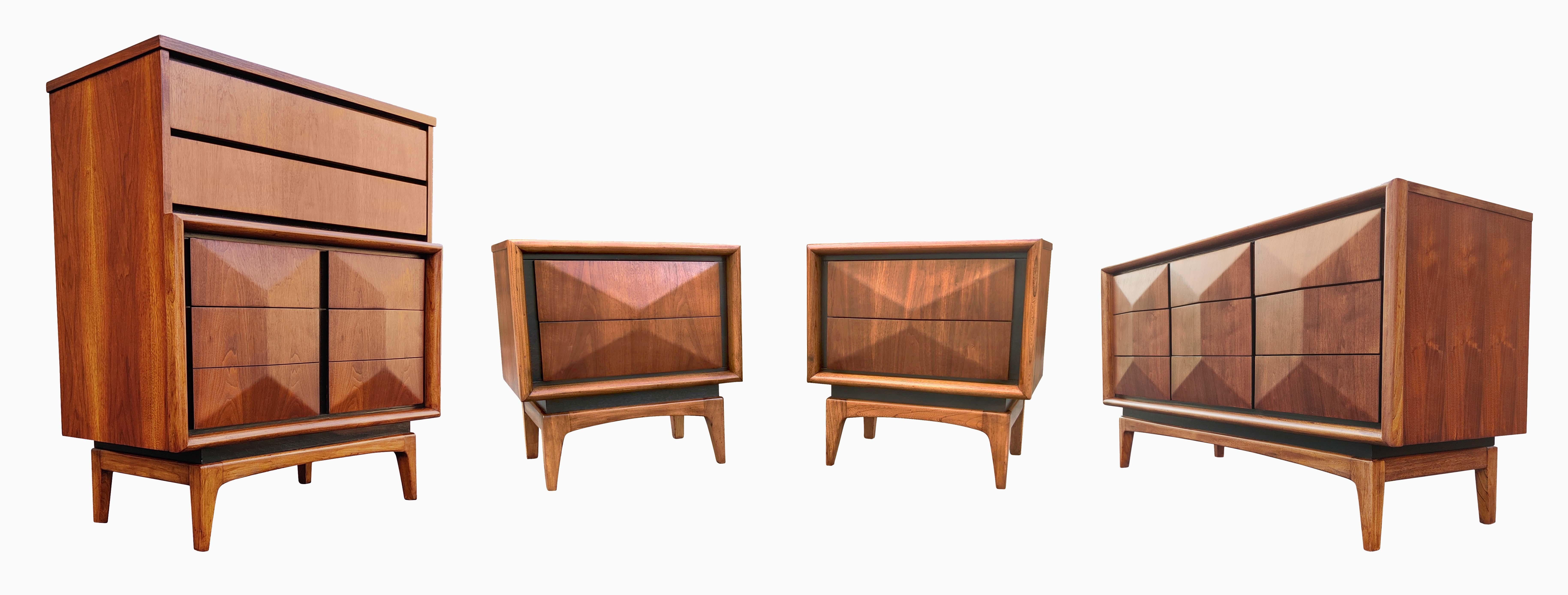 Ein Paar fachmännisch restaurierte United Furniture Nachttische aus Walnussholz mit Diamanten, Mcm 1960er Jahre 6