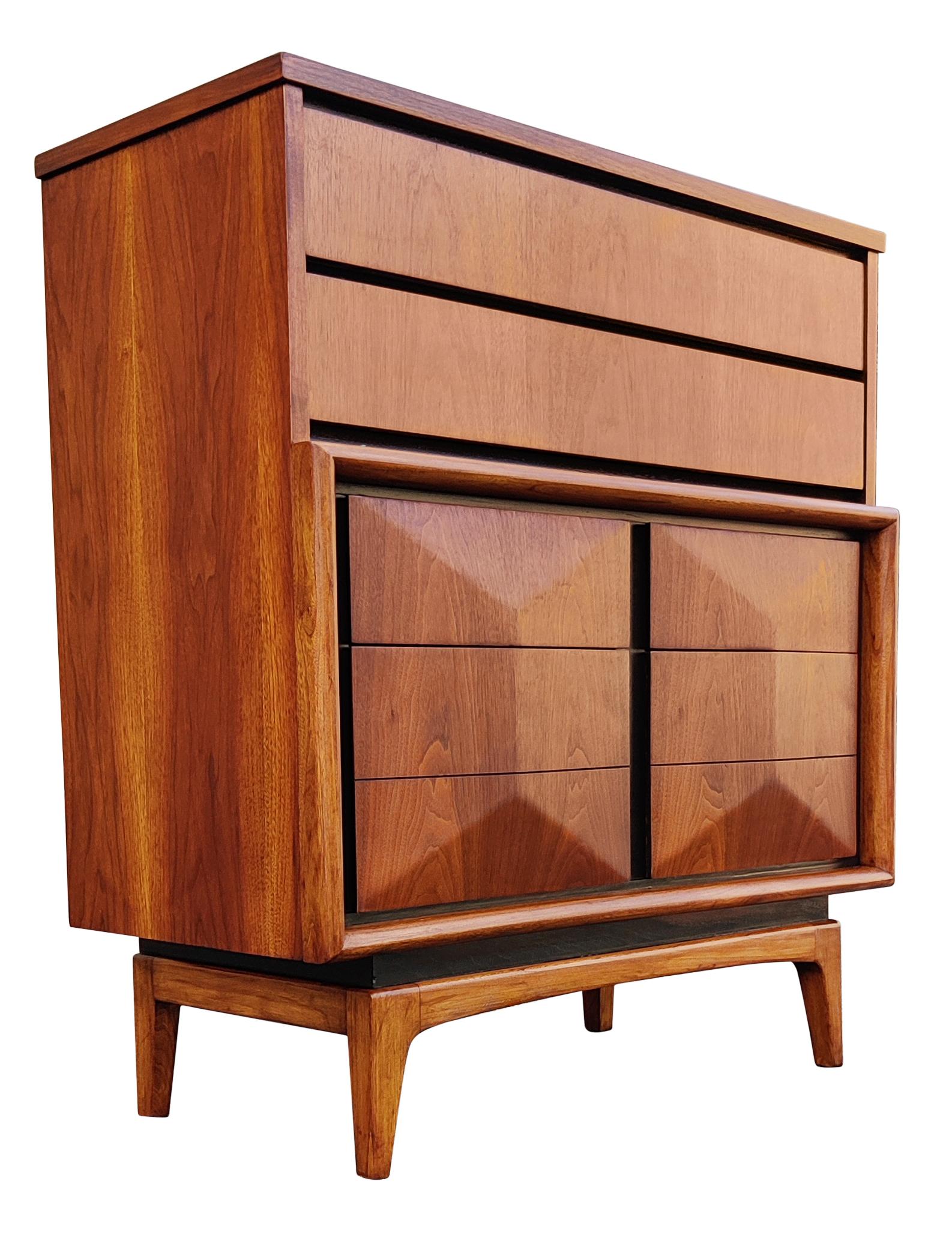 Please note: I have the entire bedroom set at this time. Triple dresser. Tall dresser. Pair nightstands. See last picture!

Description: Mid-Century Modern United Furniture Company vintage circa 1950s tall dresser. A fine example of American retro