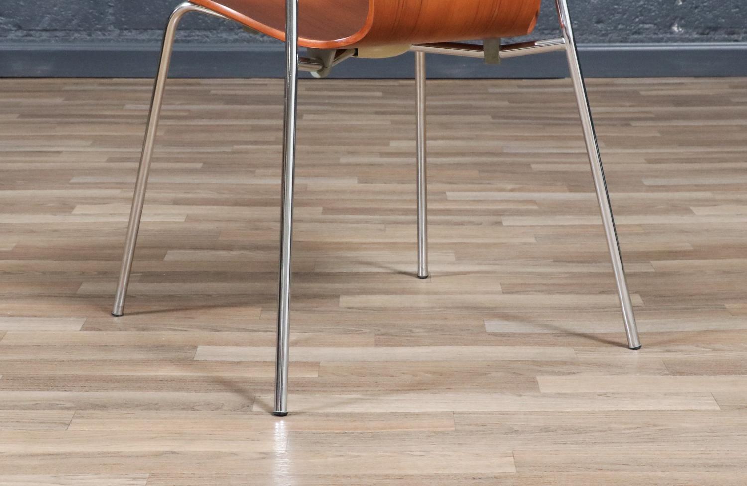 Expertly Restored - Vintage Arne Jacobsen Series-7 Desk Chair for Fritz Hansen For Sale 3
