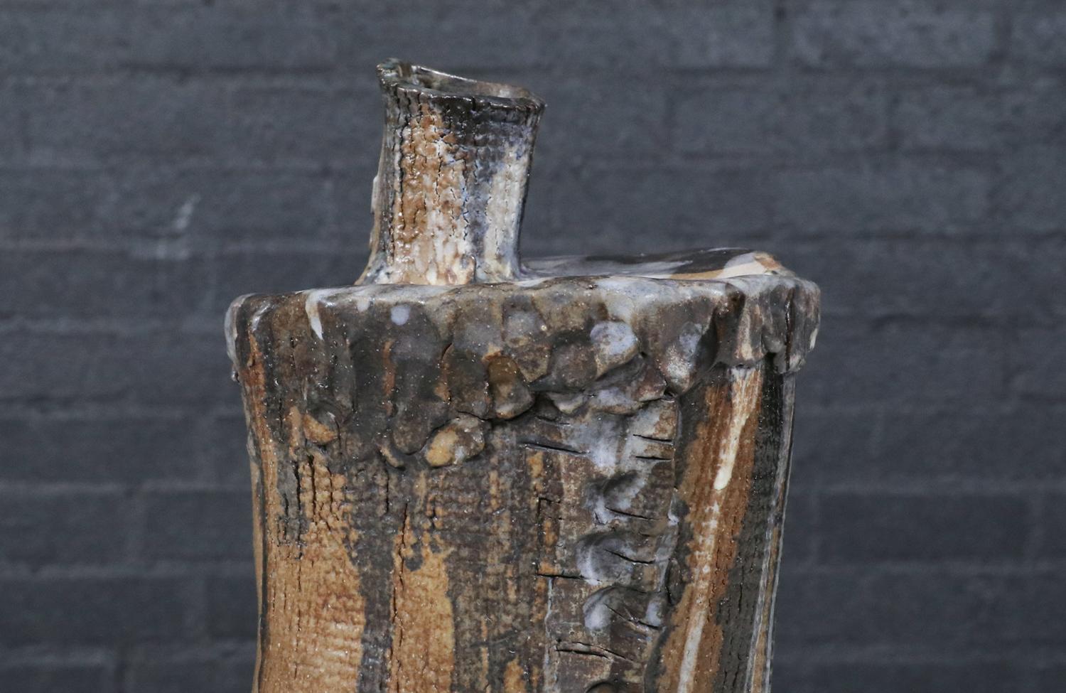 Metà XX secolo Restaurata con perizia - Scultura brutalista d'epoca in ceramica smaltata, firmata DeVoe in vendita