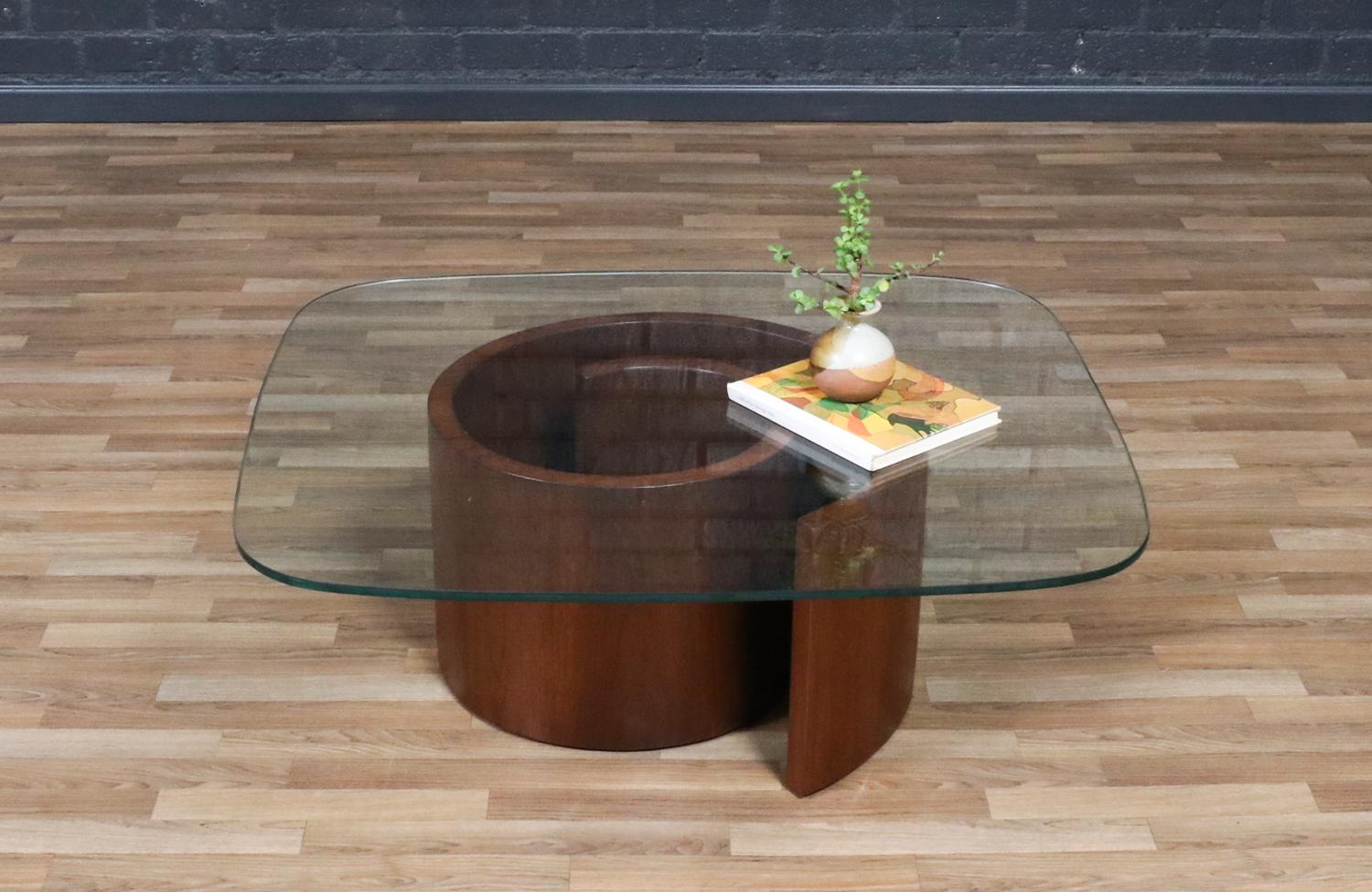 Mid-Century Modern Expertly Restored - Vladimir Kagan “Snail” Walnut & Glass Coffee Table for Selig For Sale