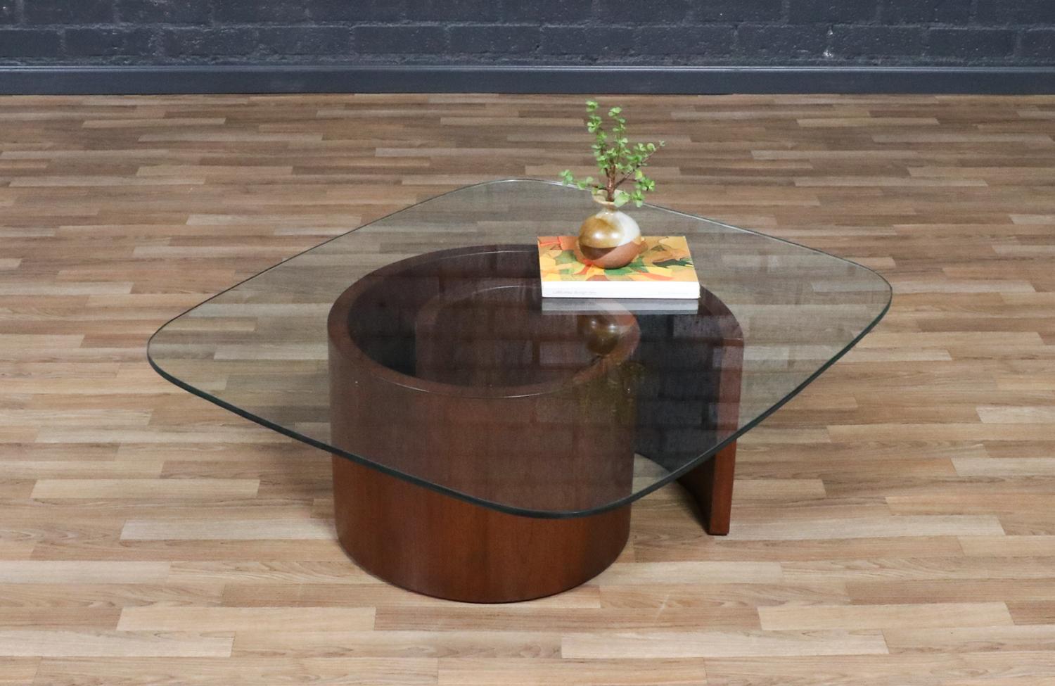 American Expertly Restored - Vladimir Kagan “Snail” Walnut & Glass Coffee Table for Selig For Sale