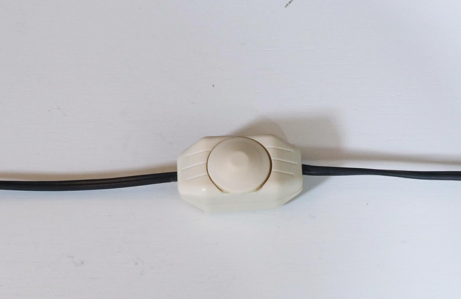 Expertly Restored - Wiring in Working Condition, Shows Minor Wear From Age For Sale 2